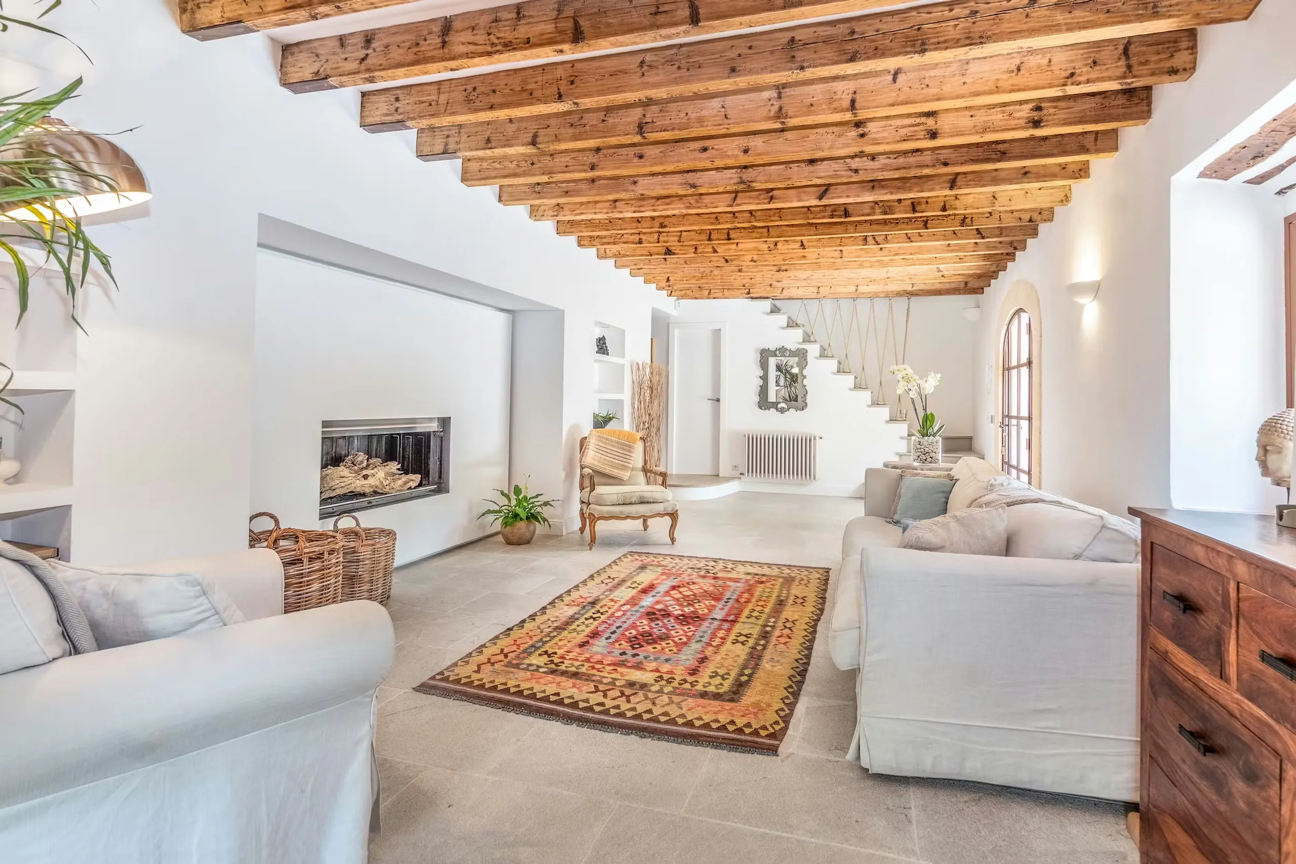 Rustic-Luxe Countryside Escape with Private Pool and Stunning Lush Gardens — photograph 9