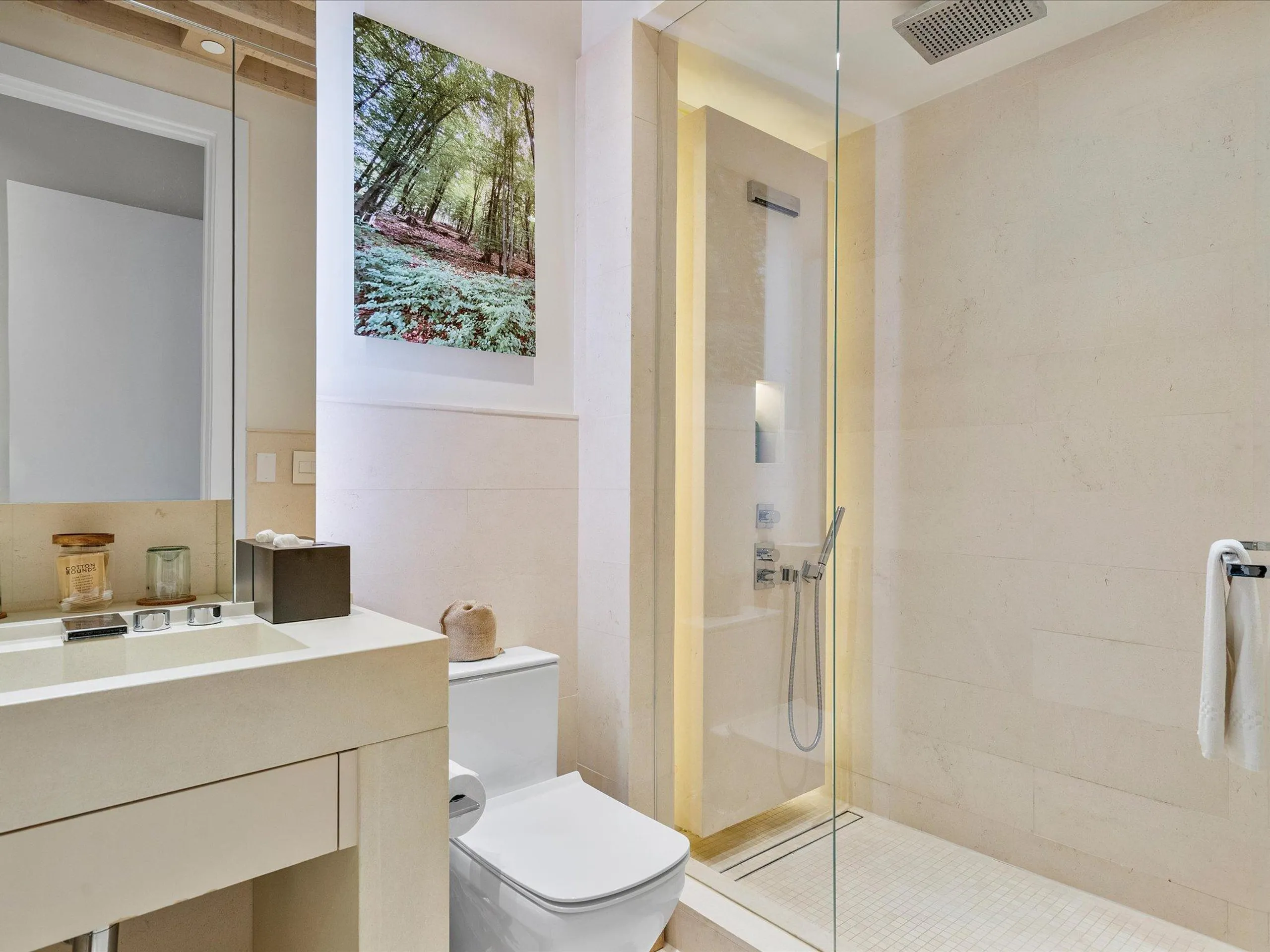 Elegant Oceanview Retreat with Walks to Beach. — photograph 12