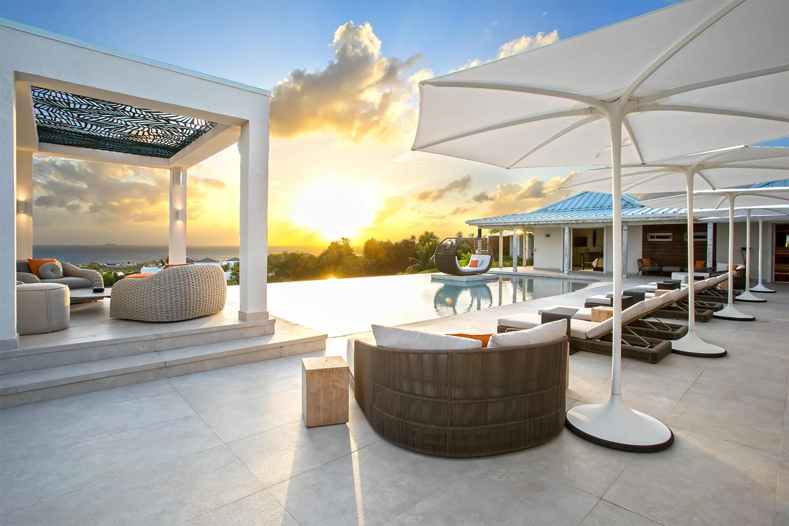 Exclusive Luxe Retreat with Infinity Pool and Breathtaking Ocean Views — photograph 7
