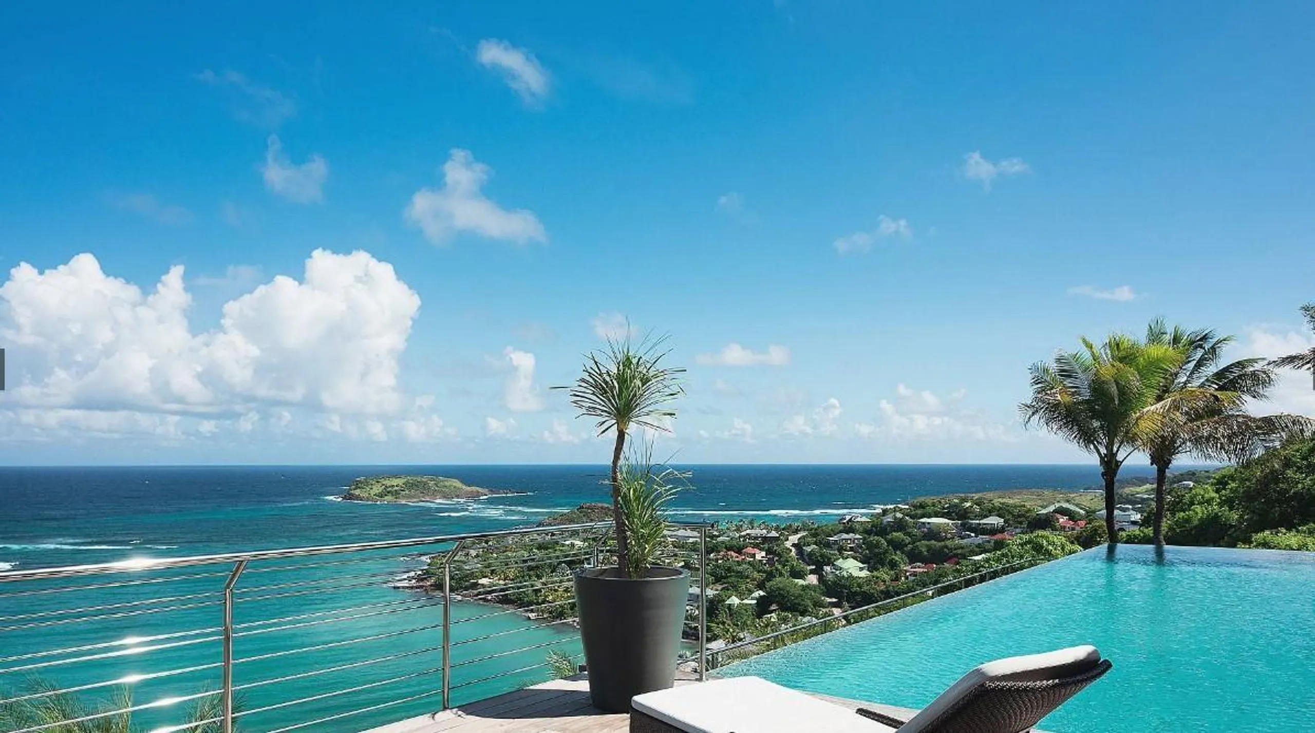 Luxurious Oceanside Estate with Infinity Pool and Ocean Views — photograph 11