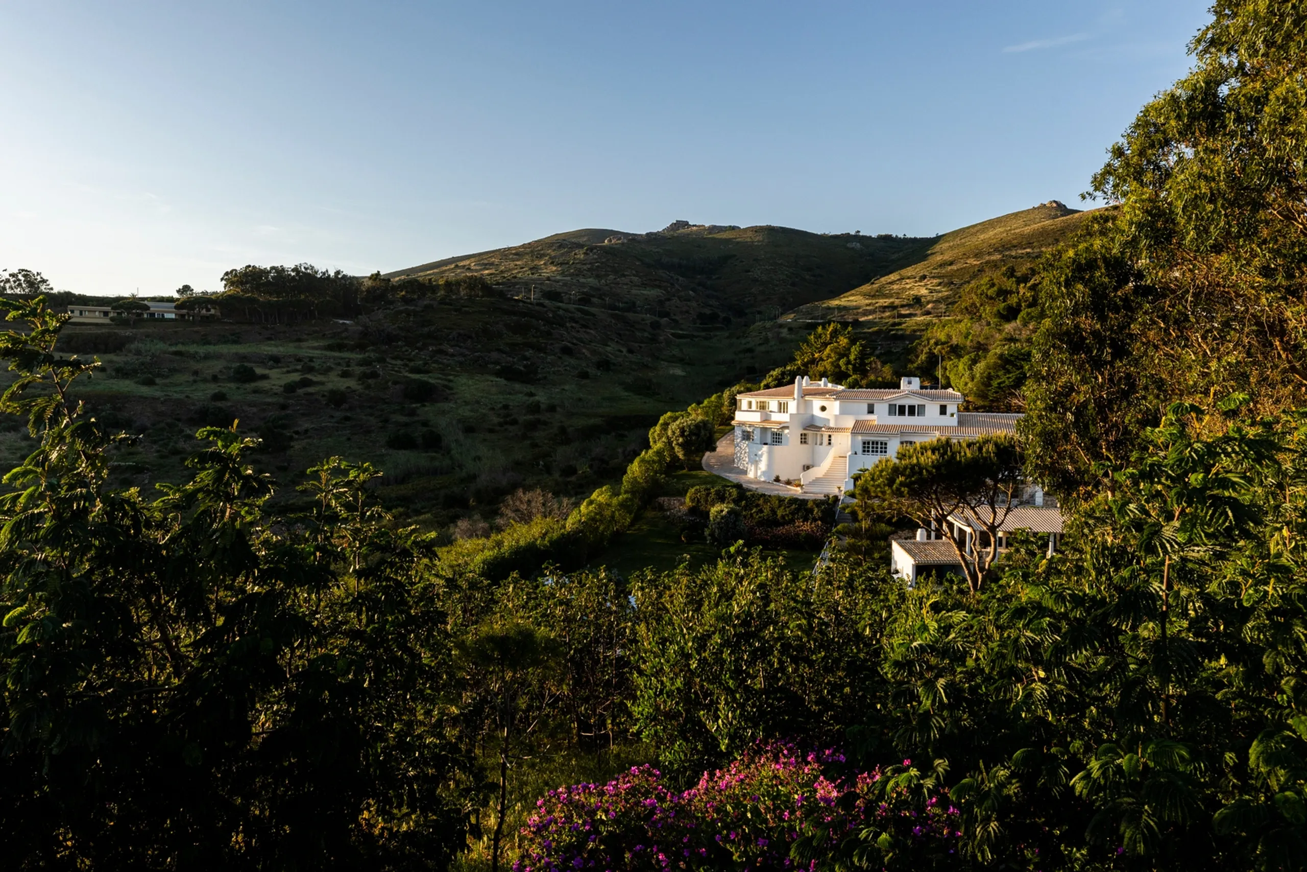 Lavish Abode in Sintra-Cascais Natural Park with Private Pool and Unobstructed Atlantic Ocean Views, Cascais