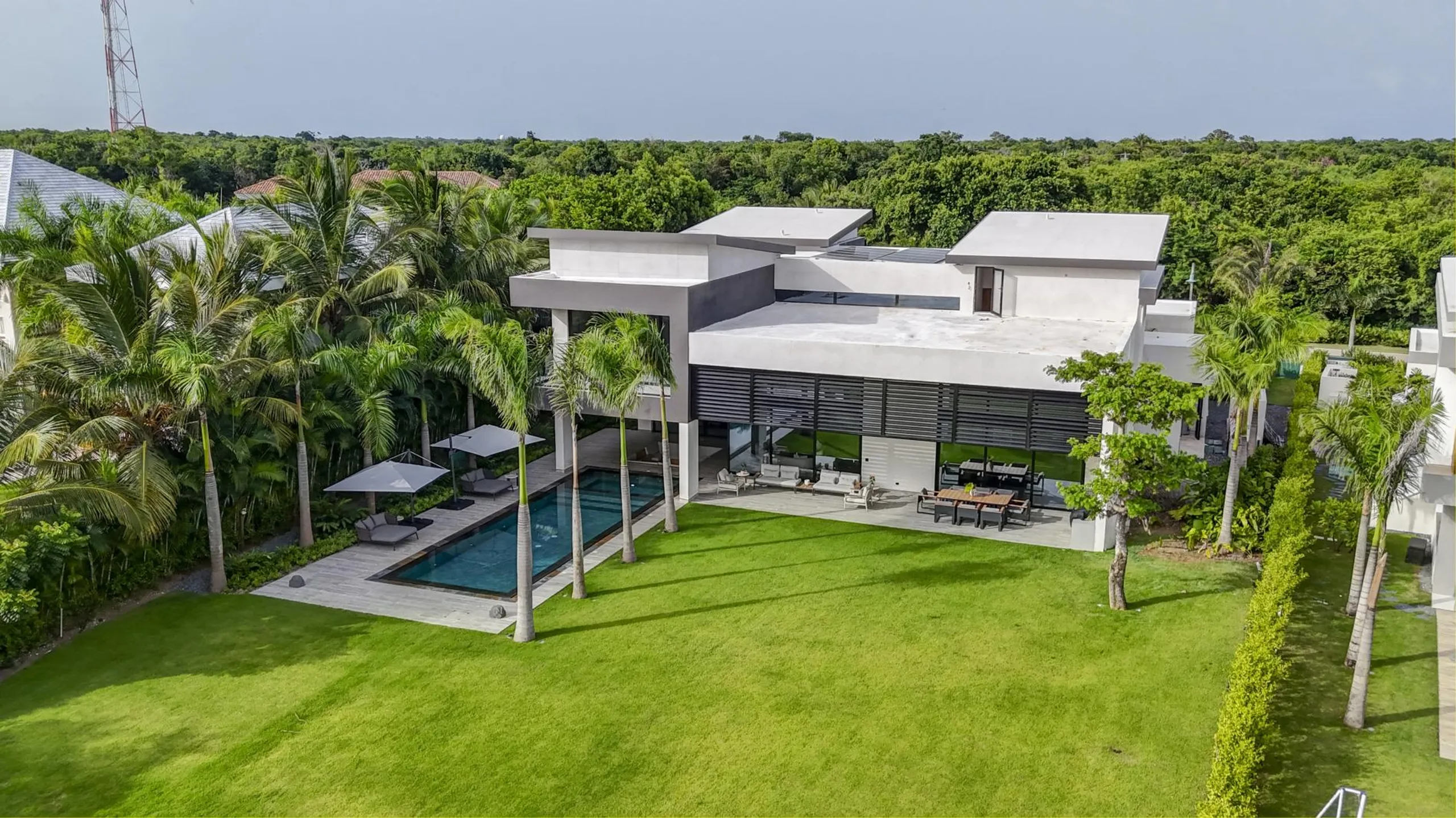 Stylish Modern Villa with Private Pool and Golf Views — photograph 5