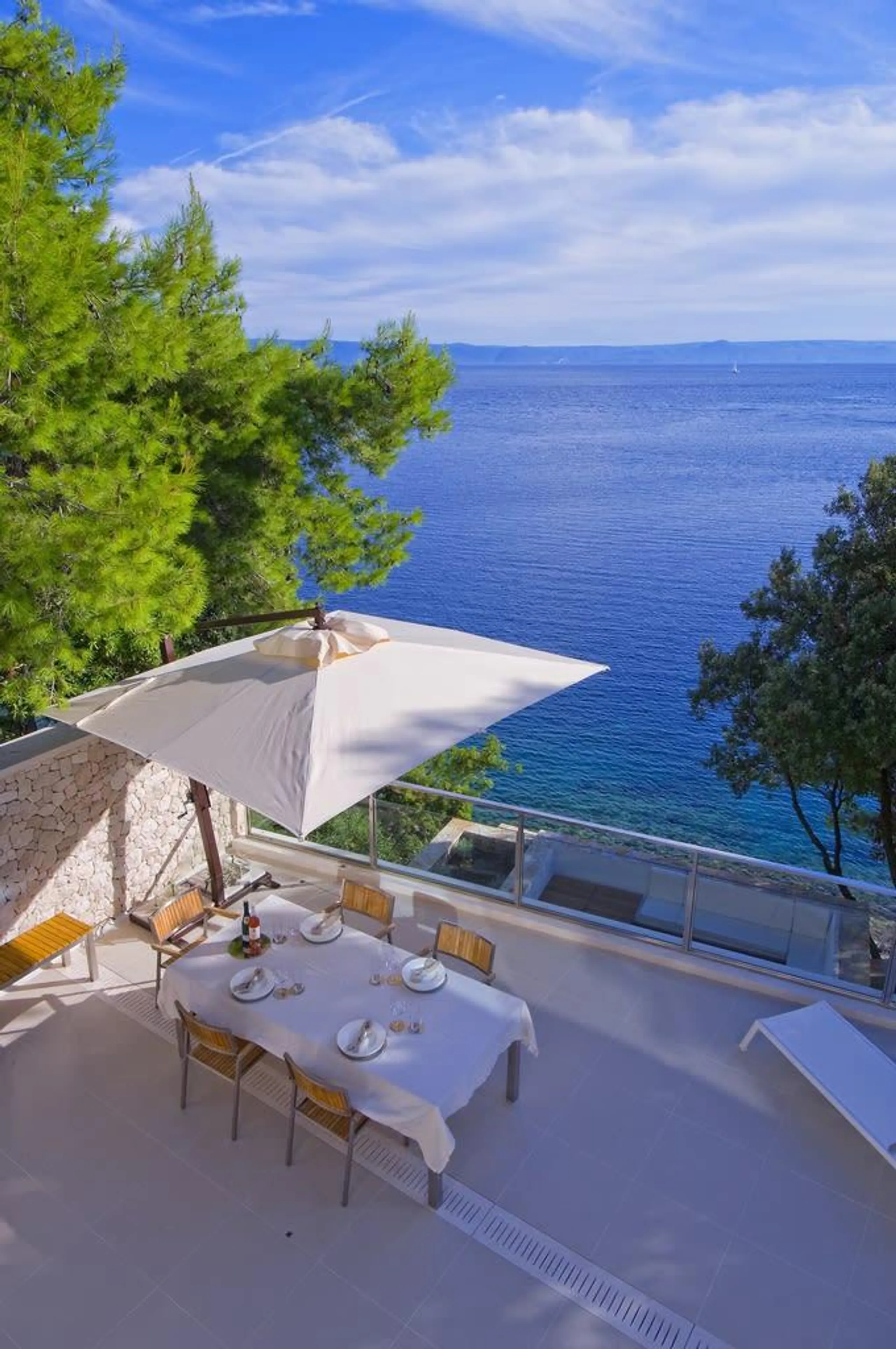 Relaxing Seafront Hideaway with Pool, Jacuzzi and Spacious Terraces — photograph 6