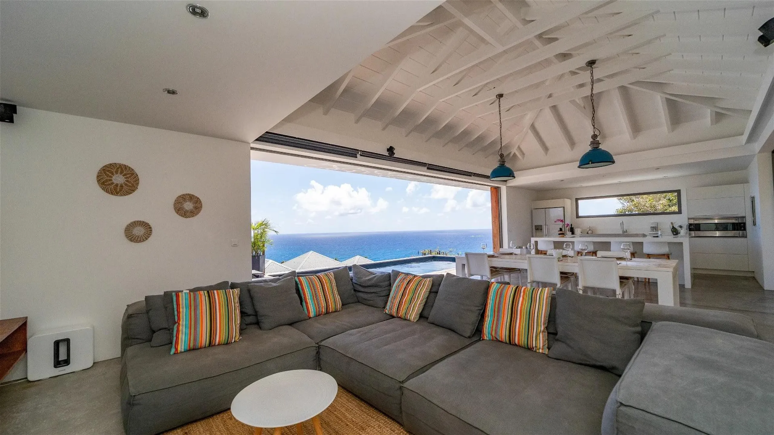 Beautiful Oceanview Villa with Invigorating Pool — photograph 10