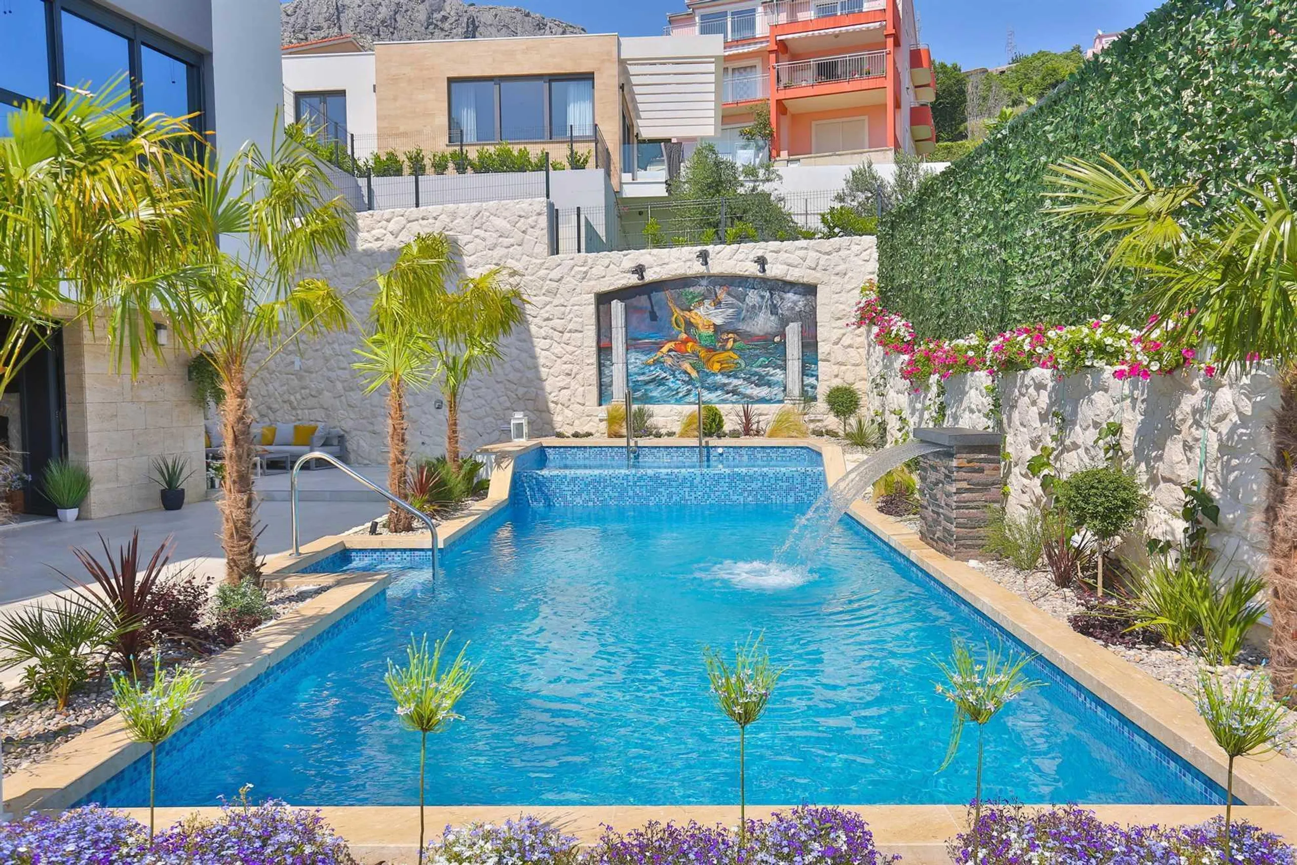 Light-filled Villa with Pool, Fitness Room, and Sauna near Split, Split