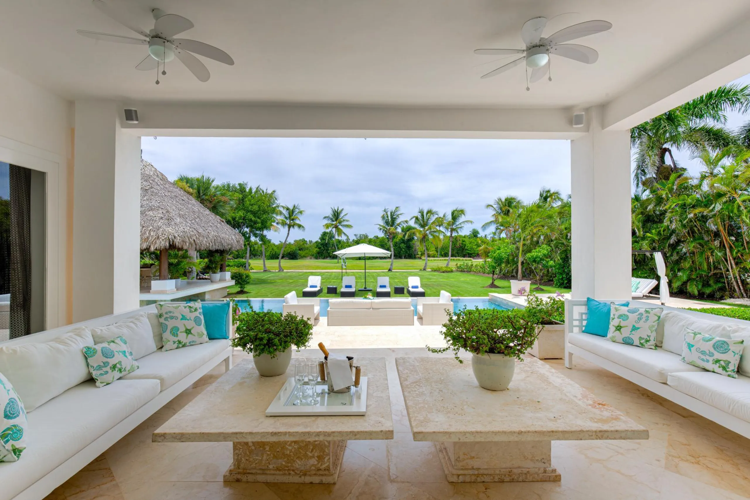 Exquisite Eight Bedroom Villa with Private Pool Overlooking Caribbean Golf Course — photograph 8