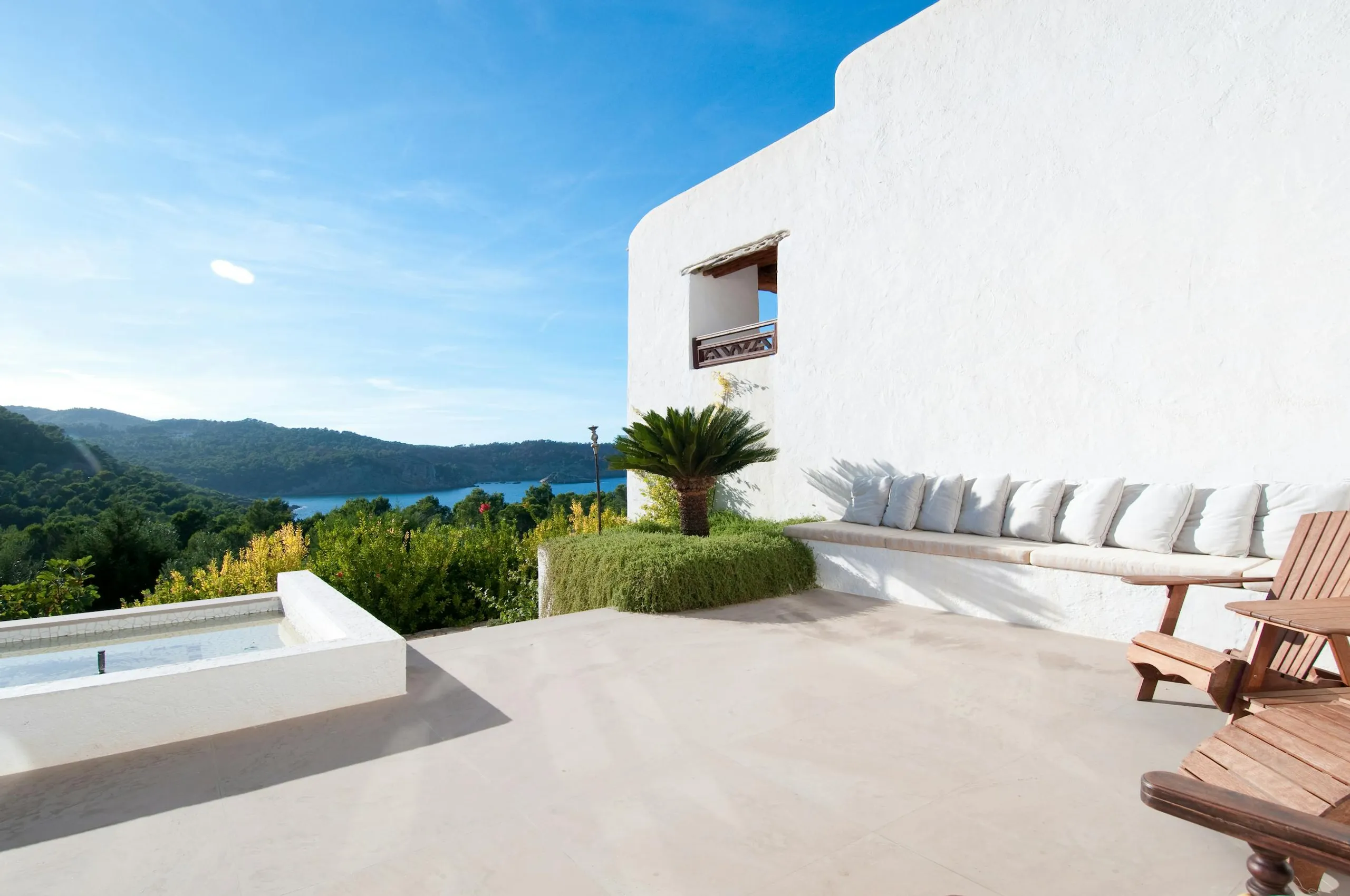 Graceful Spanish Seaview Villa with Private Pool and Glorious Gardens — photograph 2