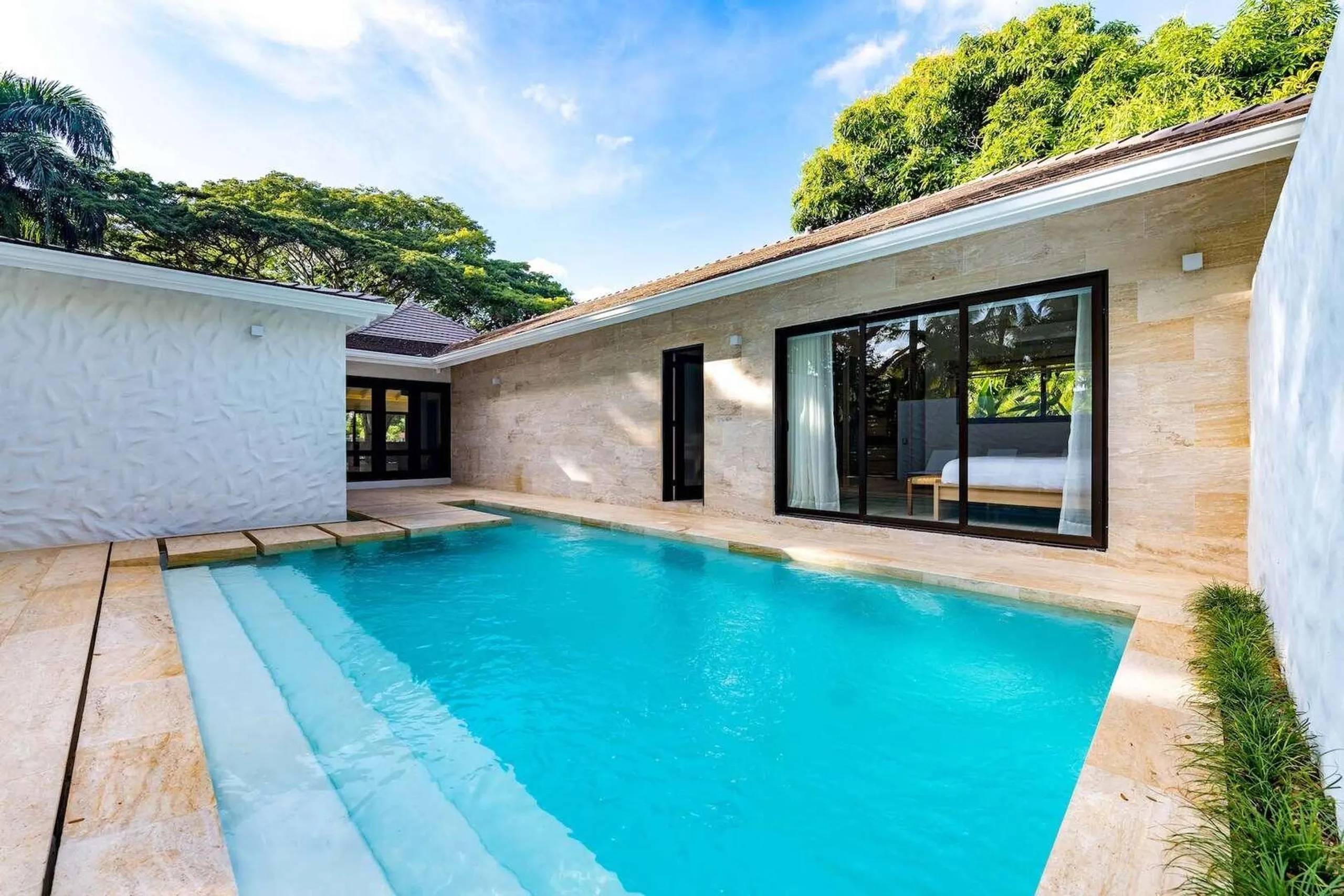 Sumptuous Villa with Spectacular Golf Course View — photograph 2