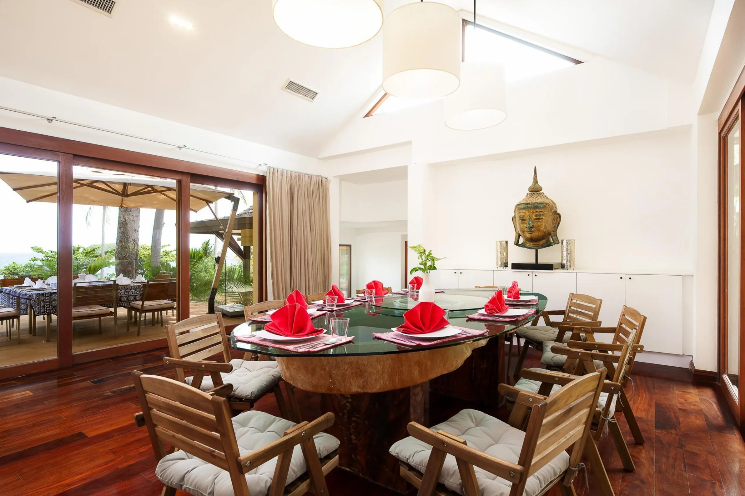 Majestic Phuket Villa with Infinity Pool — photograph 12