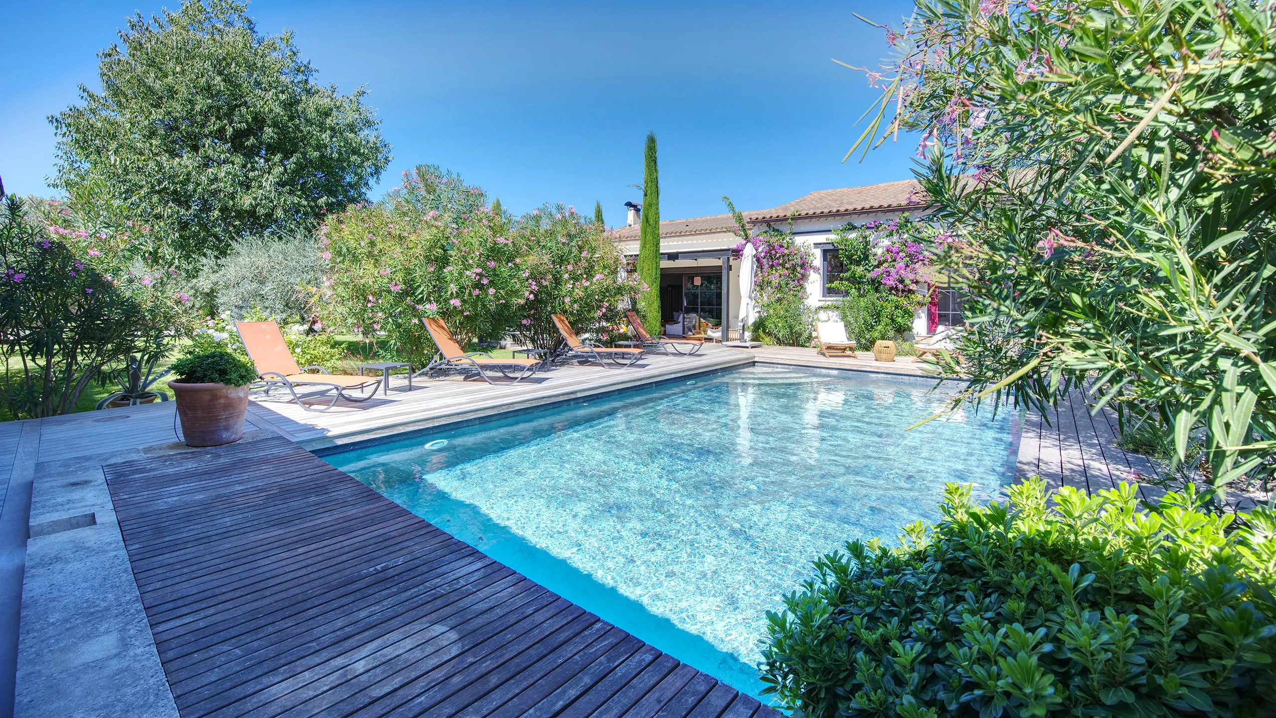 Blissful Retreat with Pool and Mountain Views — photograph 5