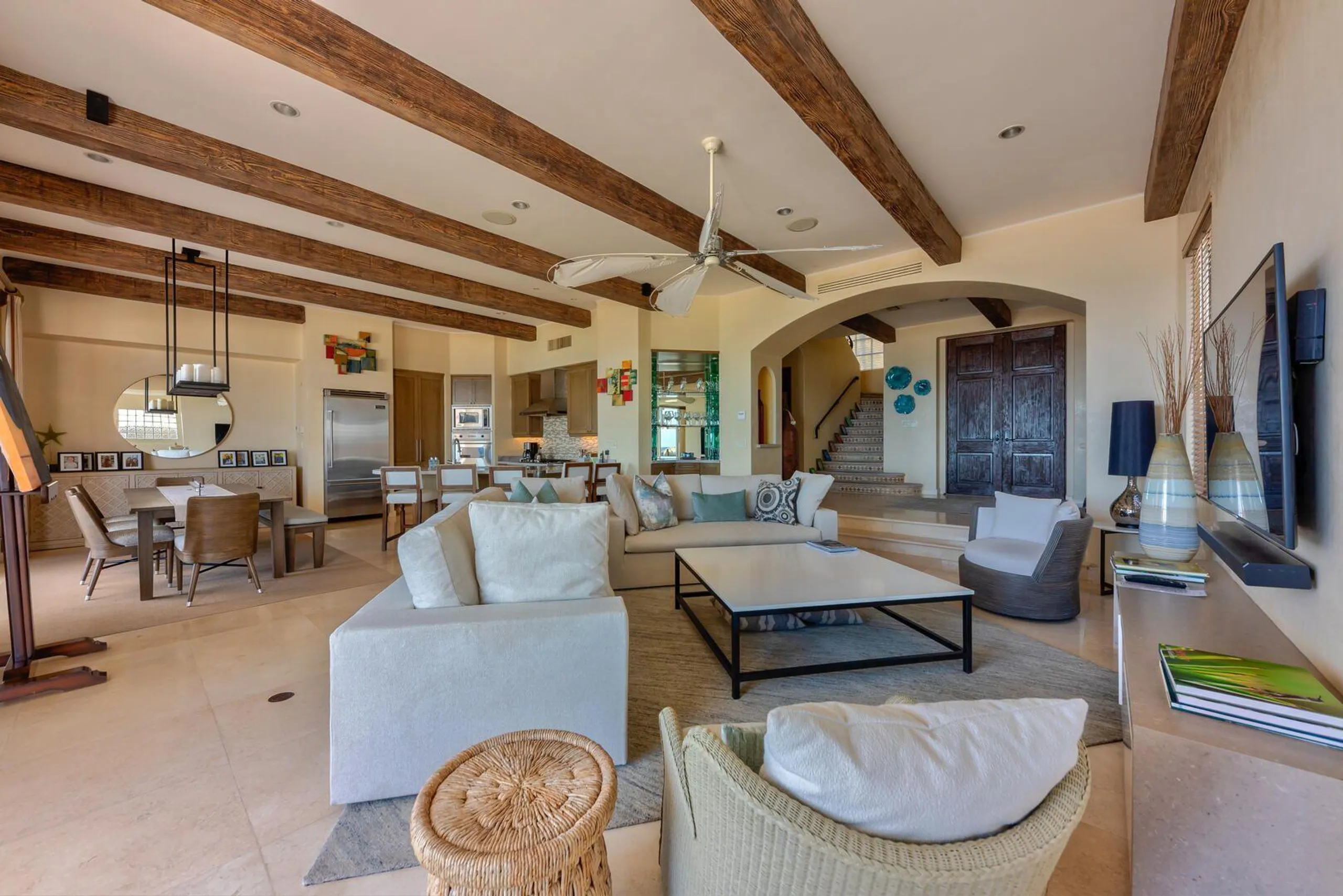 Contemporary Beachfront Villas Del Mar Luxe Retreat with Infinity Pool and Ocean Views — photograph 7