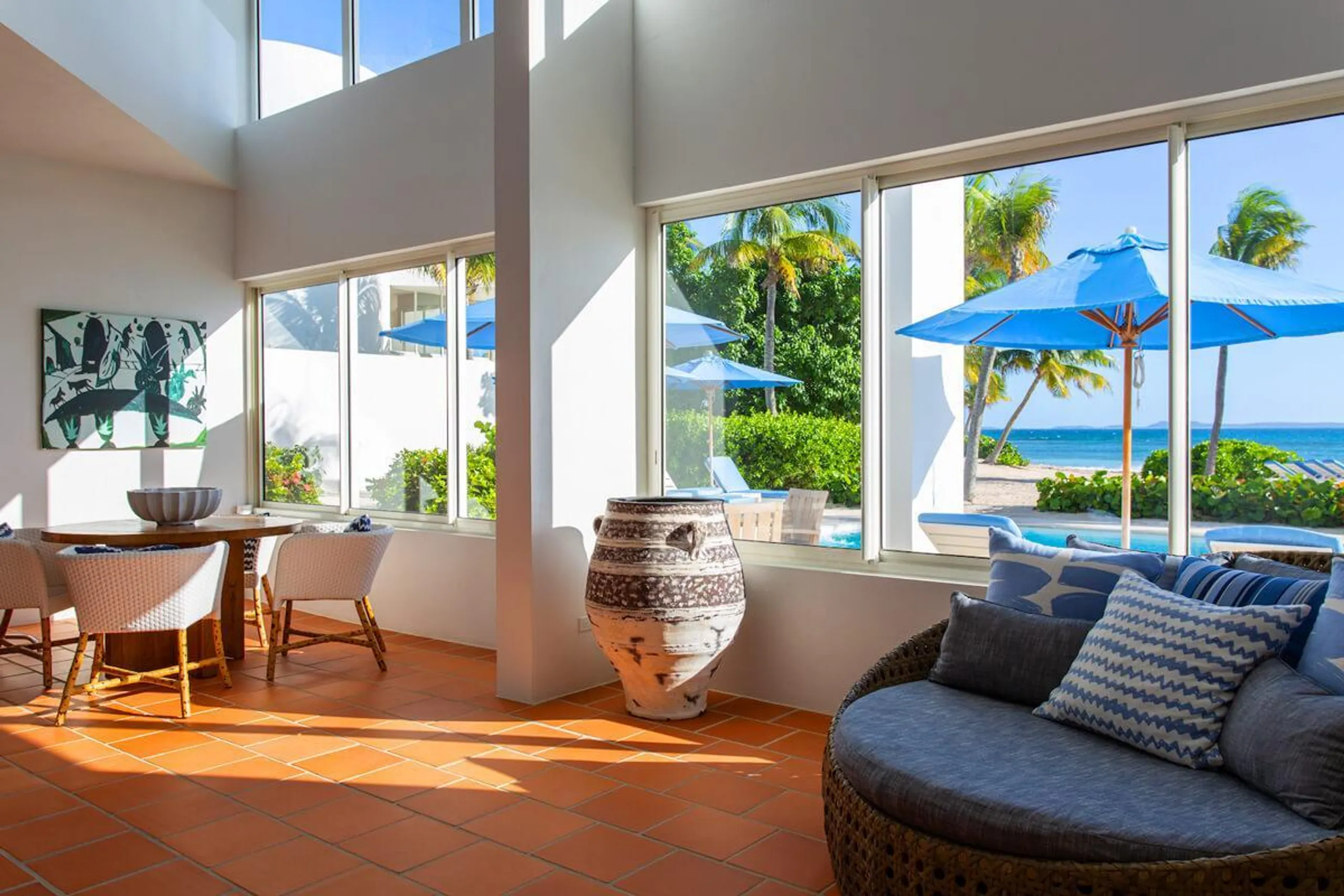 Grand Luxury Beach Front Villa with Private Pool and Skywalk Overlooking Caribbean Sea — photograph 11