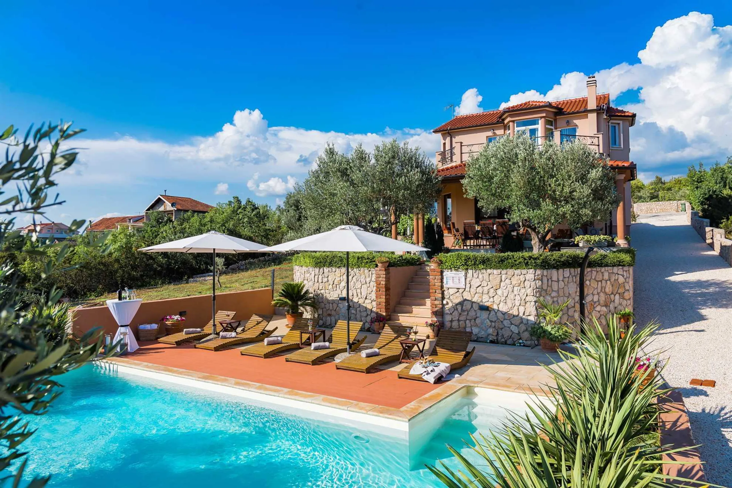 Majestic Four-Bedroom Villa with Private Pool and and Spectacular Views — photograph 4