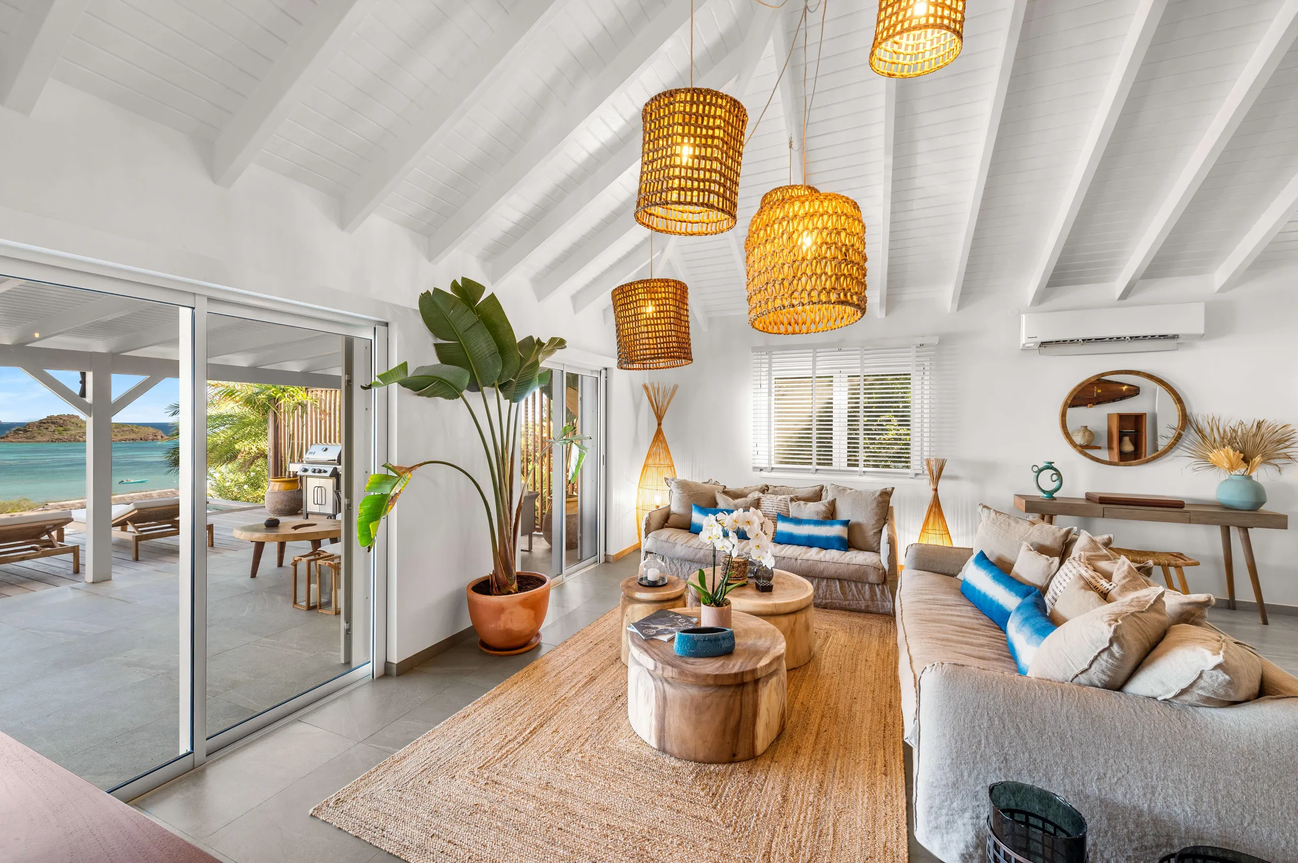 Grand-Cul-de-Sac Lagoon Contemporary Styled Villa with Private Pool — photograph 10
