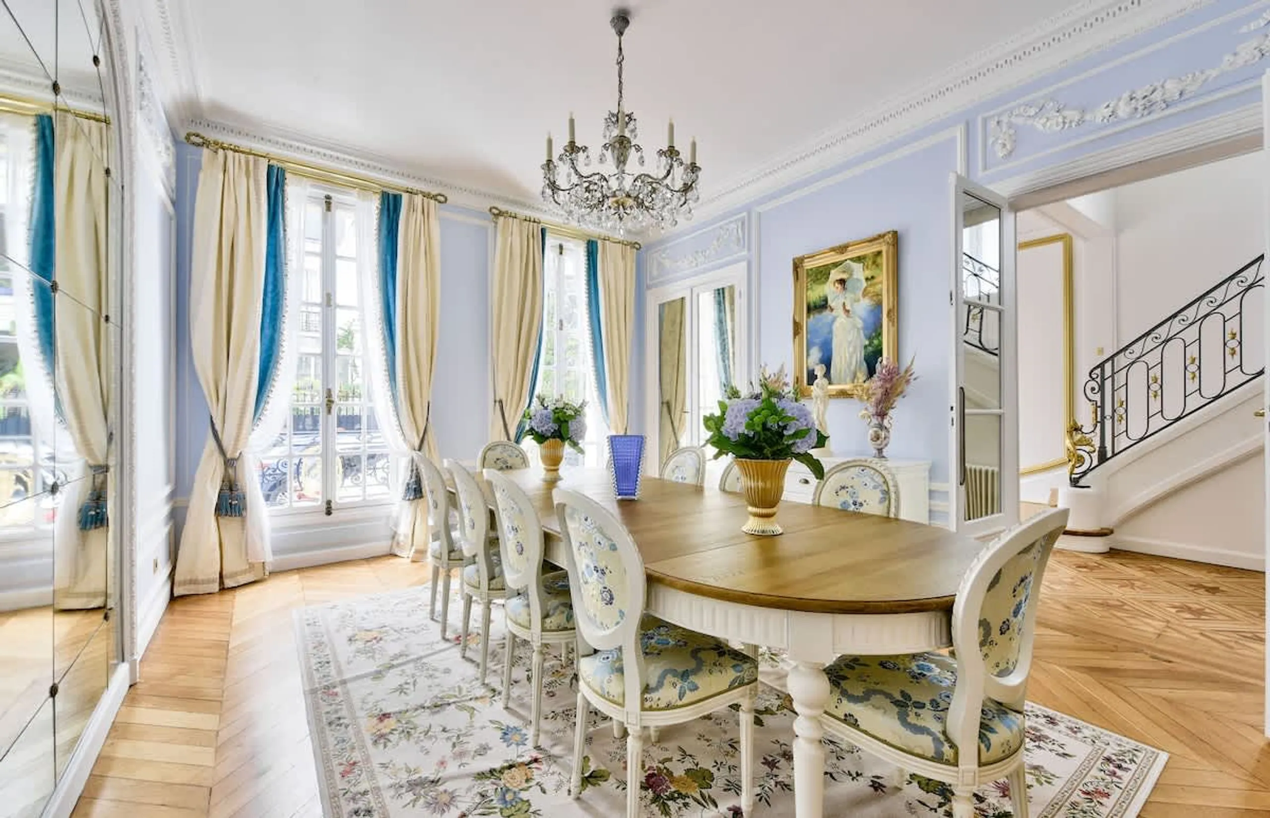 Palatial Parisian Villa with Majestic Interiors and Eiffel Tower nearby — photograph 5