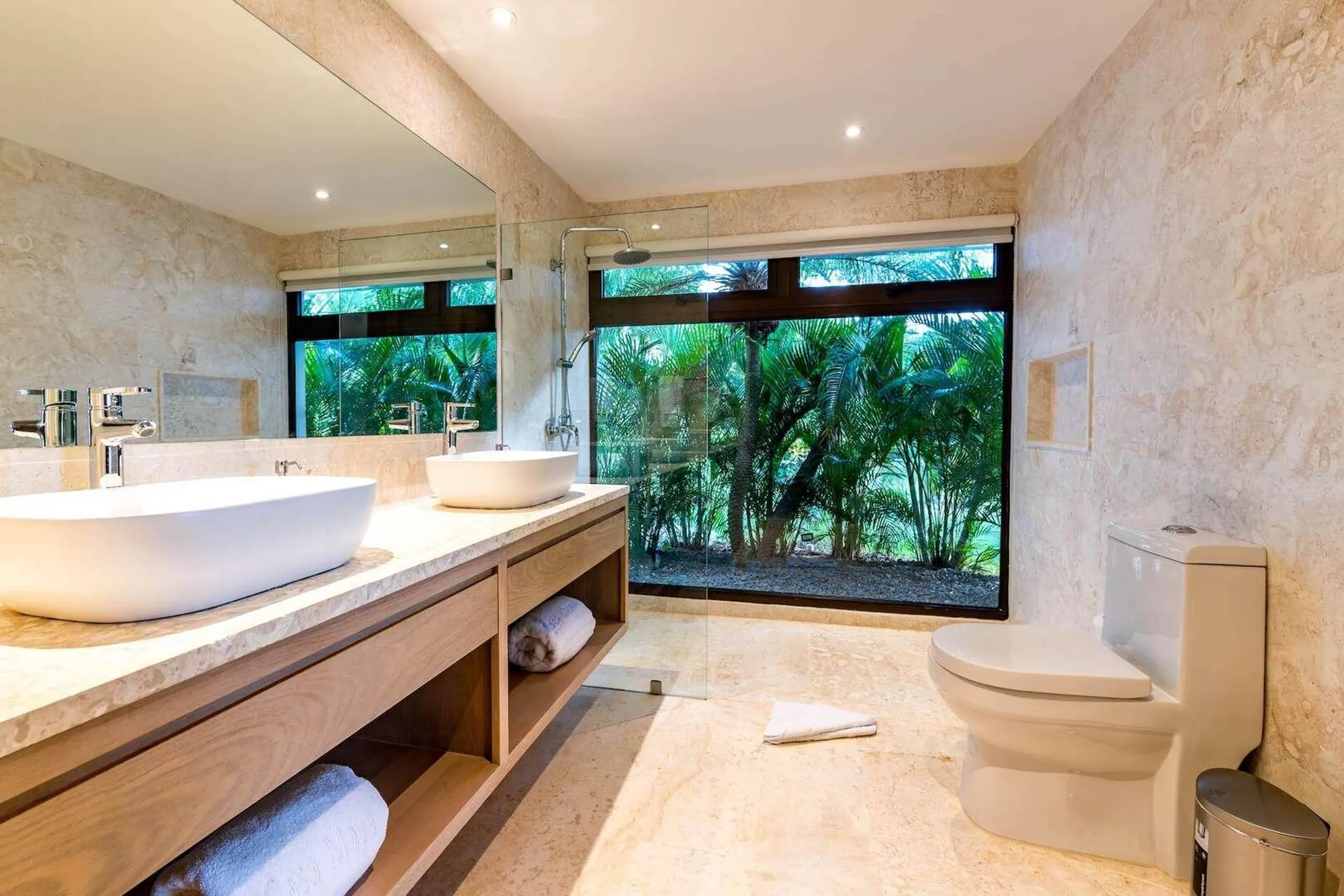 Sumptuous Villa with Spectacular Golf Course View — photograph 11
