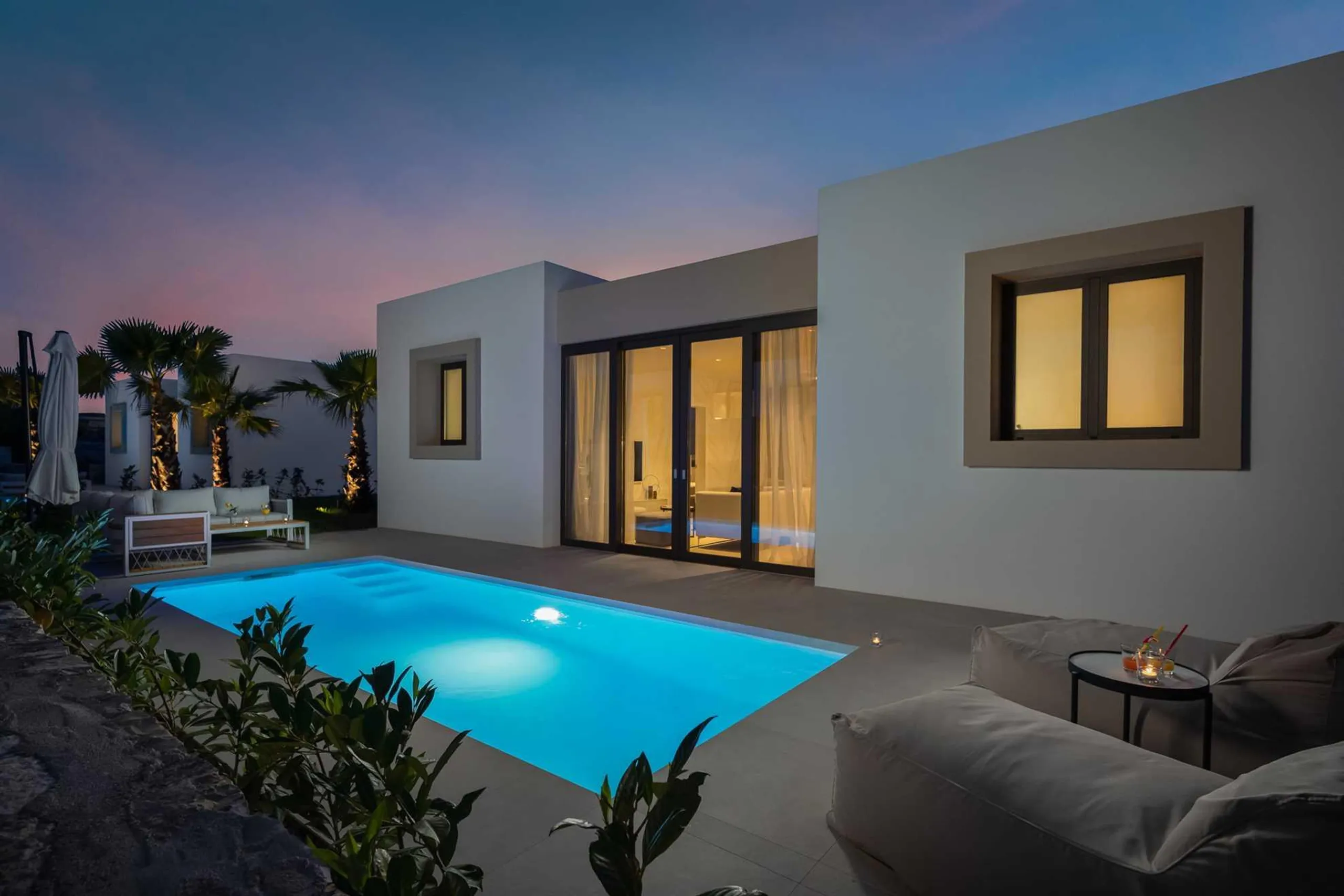 Tempting Beachfront Villa with Pool and Sea Views — photograph 7