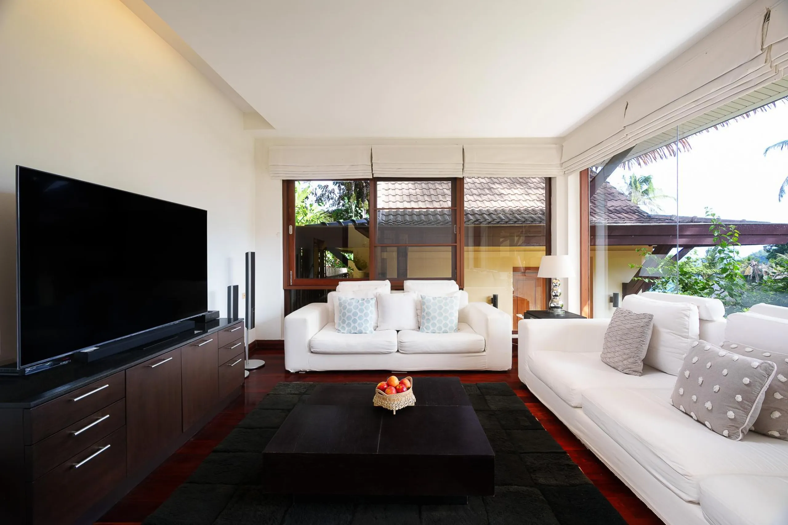 Majestic Phuket Villa with Infinity Pool — photograph 10