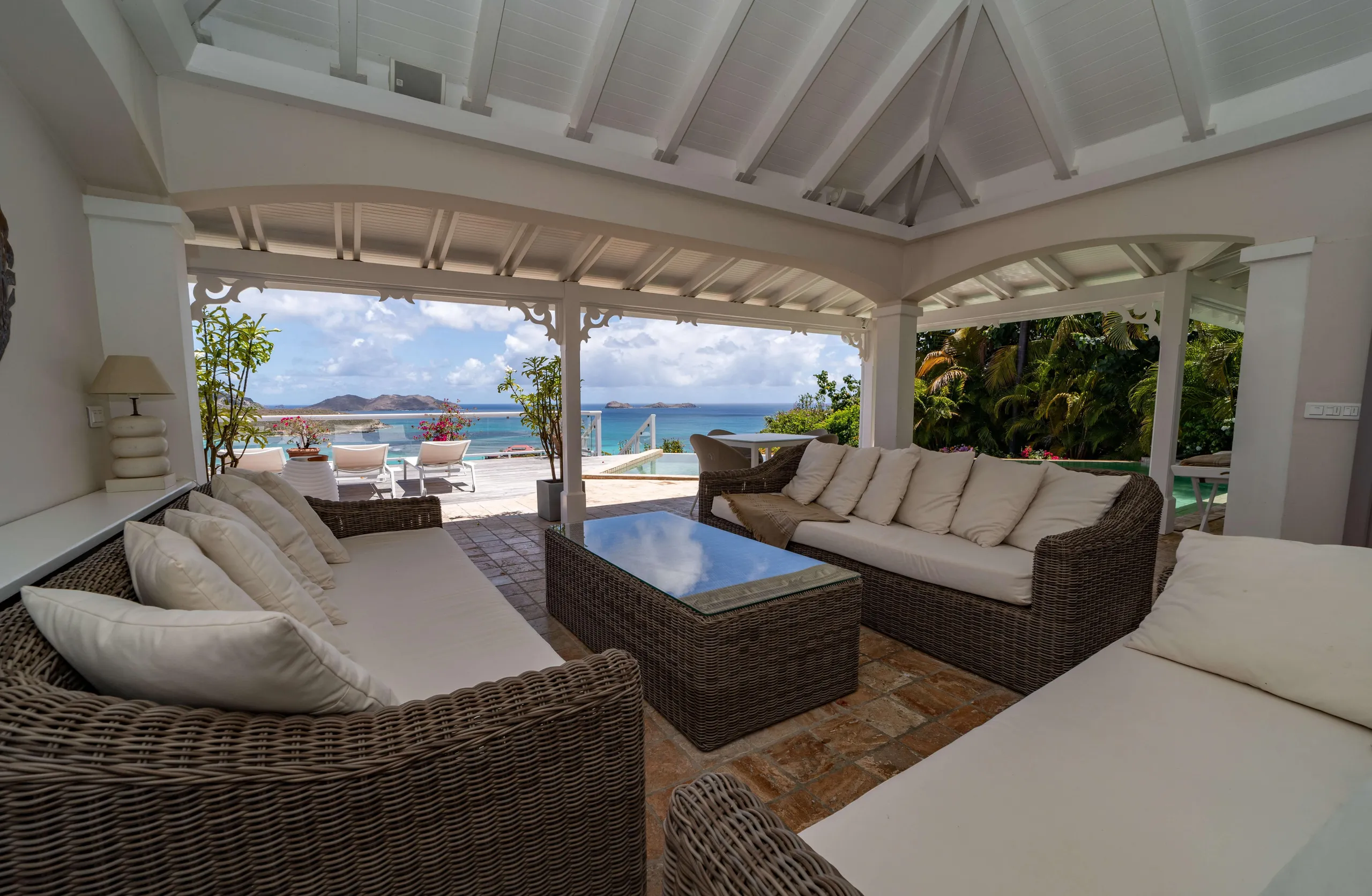 Bright Luxe Villa with Stunning Ocean Views Overlooking St. Jean Bay — photograph 2
