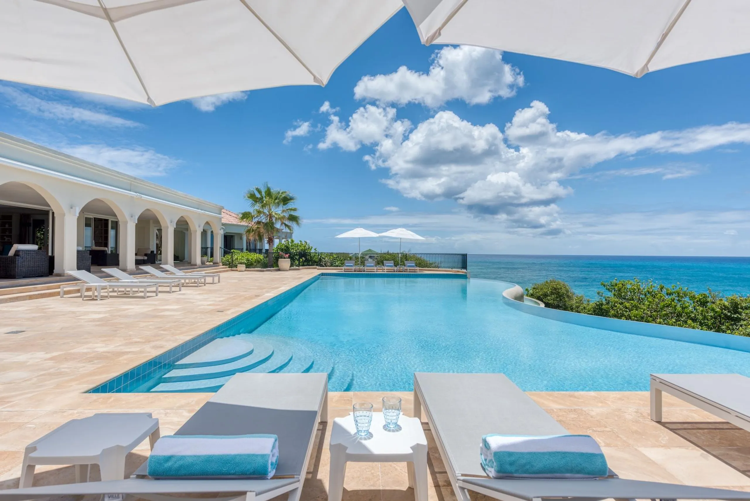 Splendid Moroccan-Inspired 5-Bedroom Villa with Private Pool Overlooking Anguilla — photograph 6