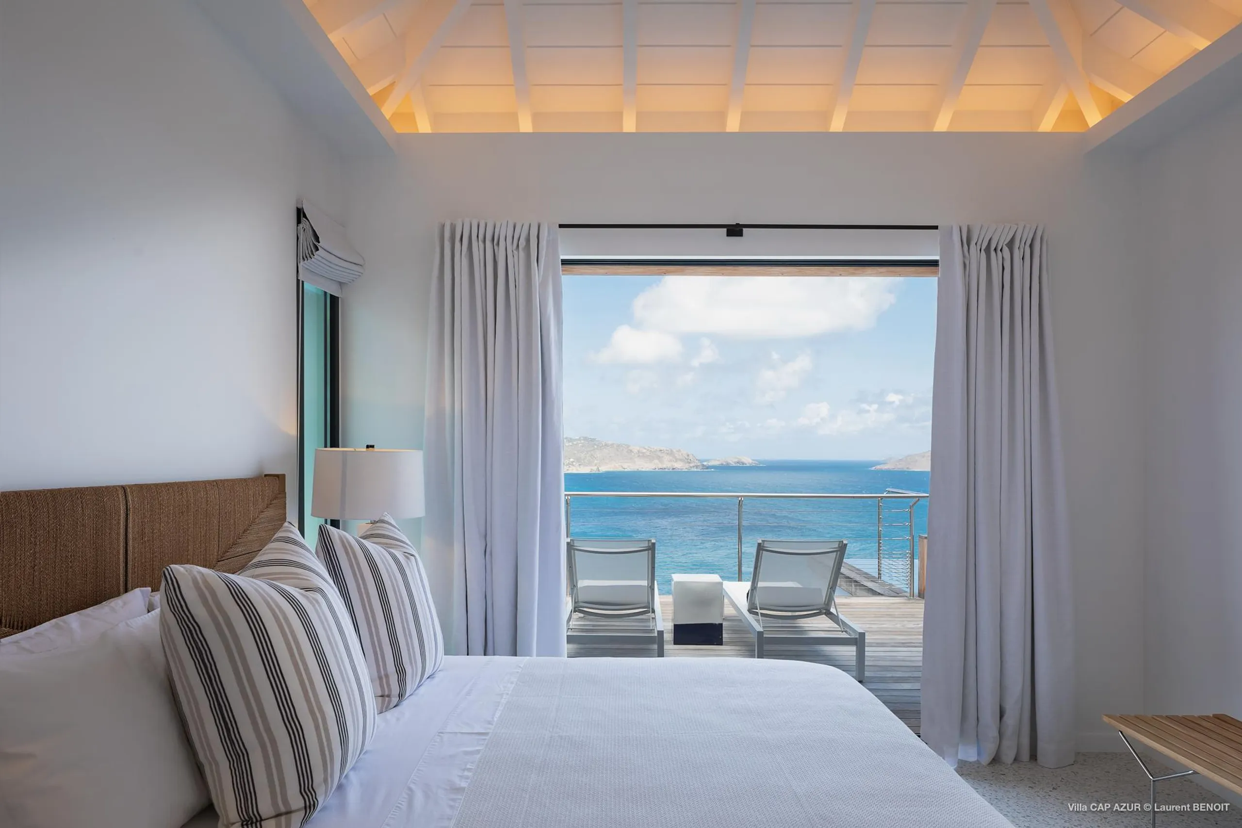 Elegant Point Milou Estate with Infinity Pool — photograph 6