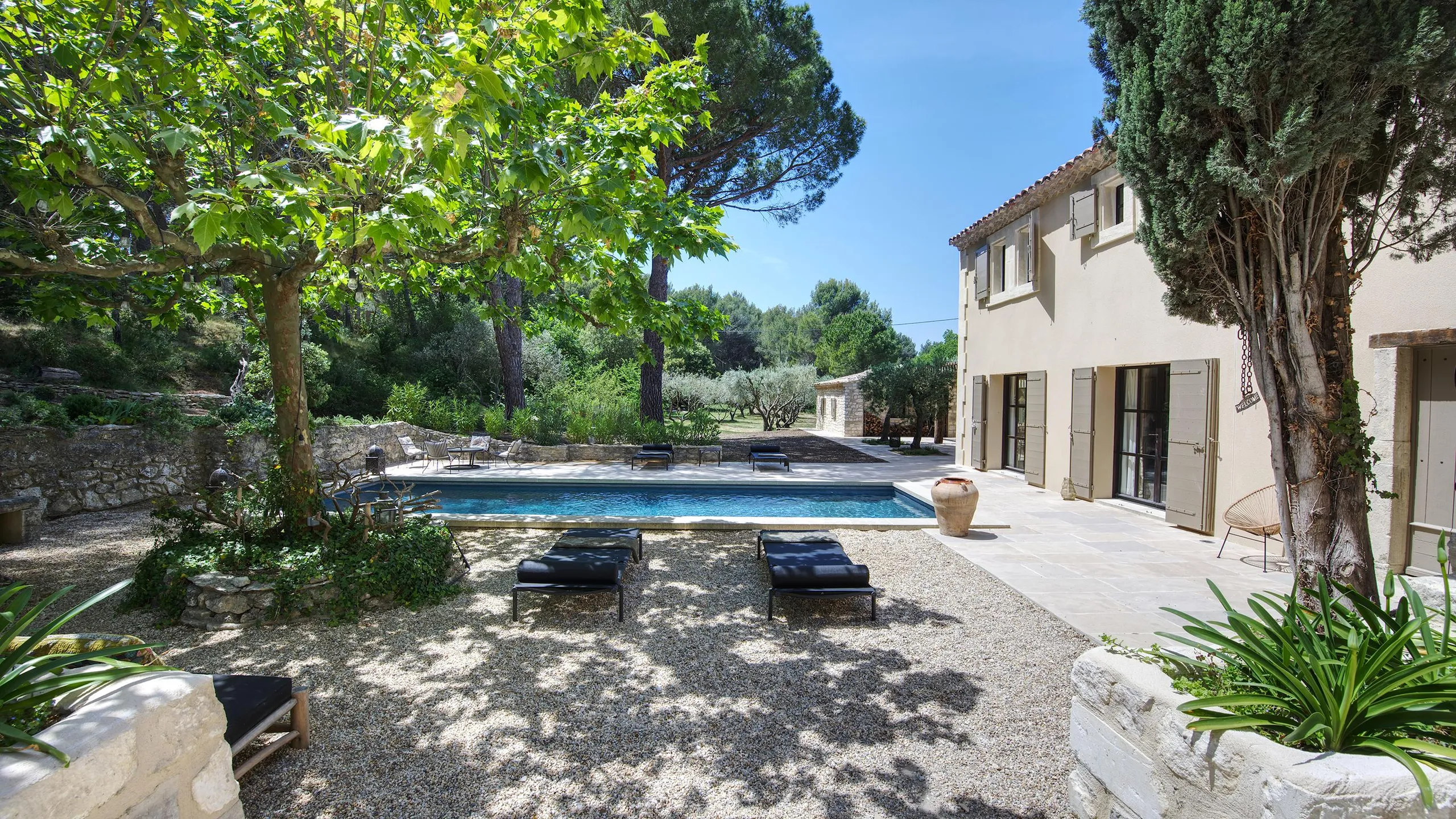 French Bliss Villa With Pool and Panoramic Mountain Views — photograph 11