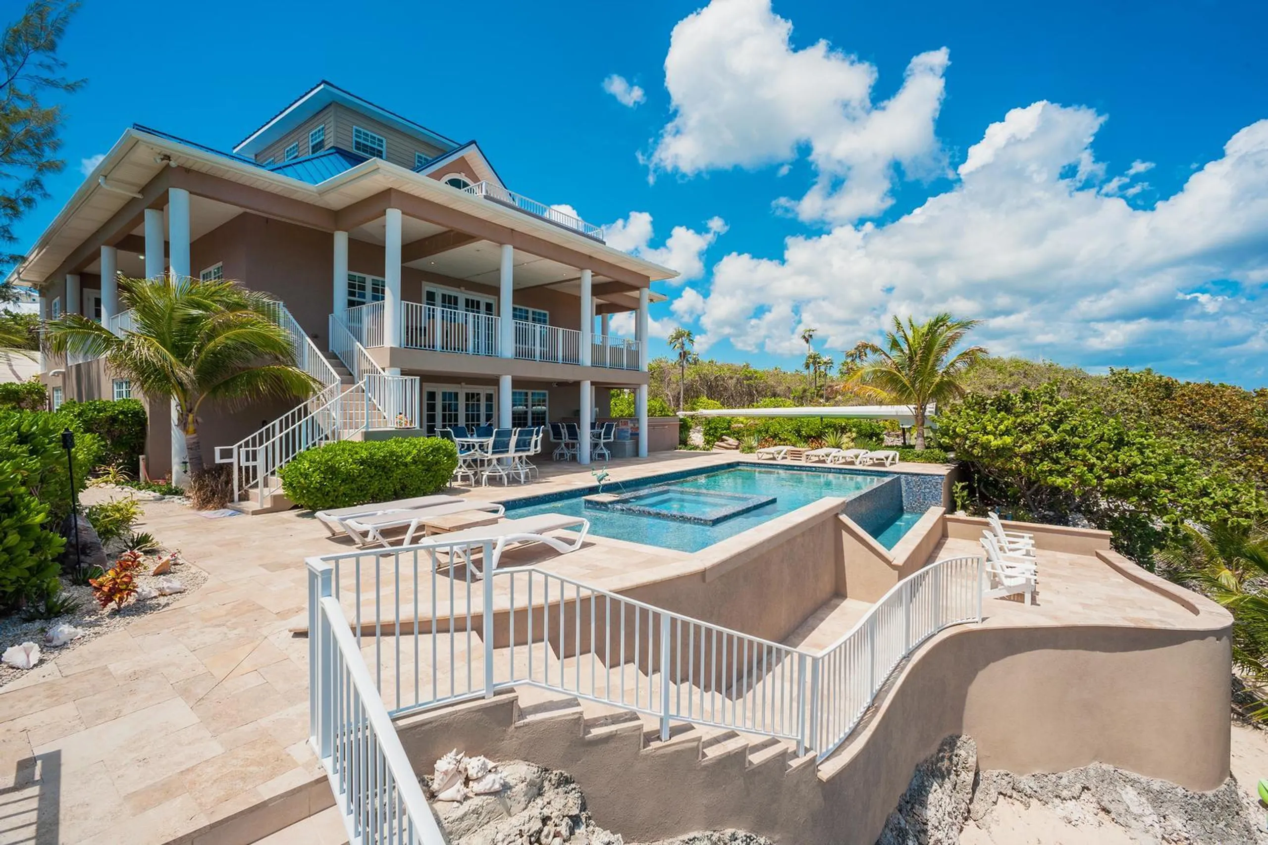 Grand Cayman Haven Estate with Private Infinity Pool and Ocean Views — photograph 5
