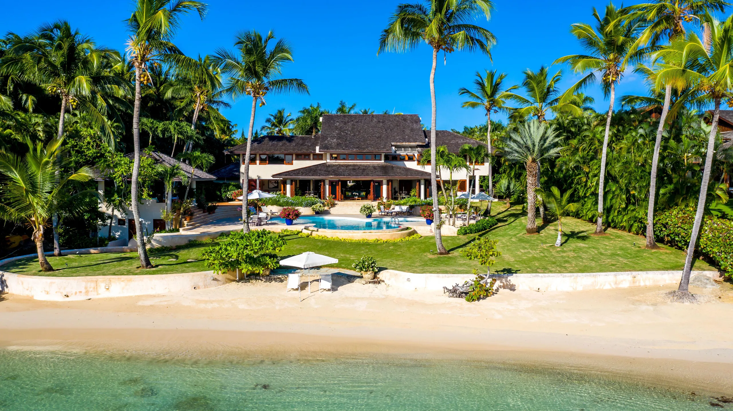 Majestic Villa with Pool and Stunning Ocean Views — photograph 5