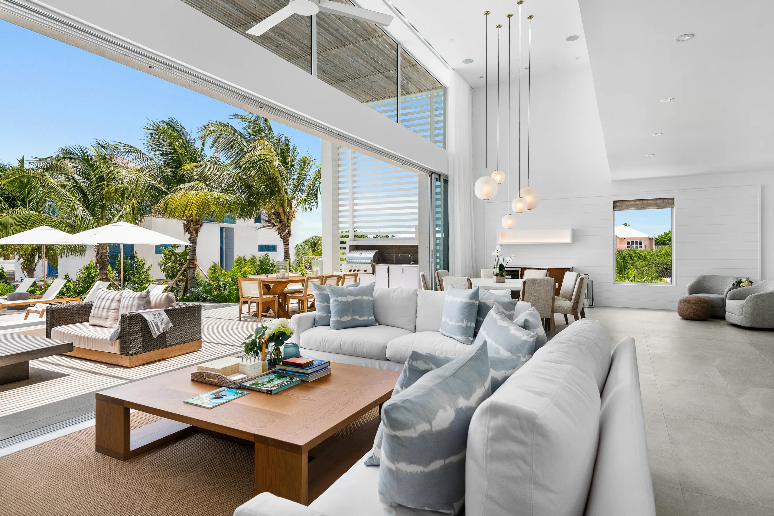 Elegant Luxe Estate in Turks & Caicos with Breathtaking Views of Grace Bay Beach — photograph 10