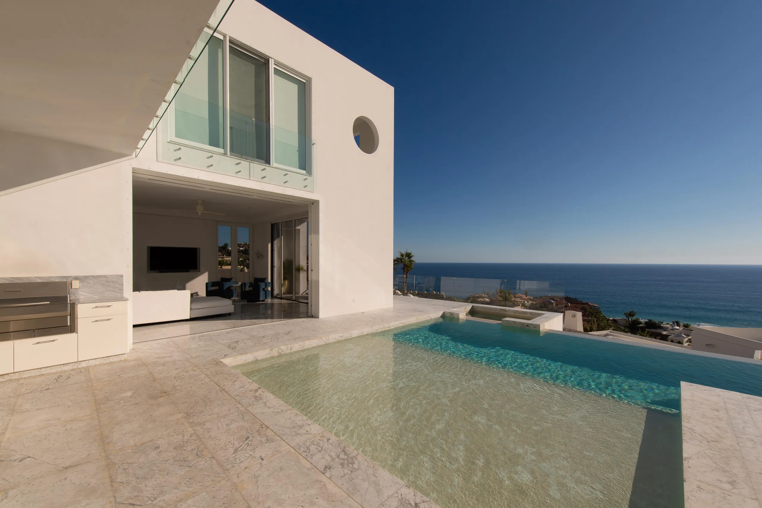 Stunning Modern Design Estate  & Gorgeous Ocean Views — photograph 5