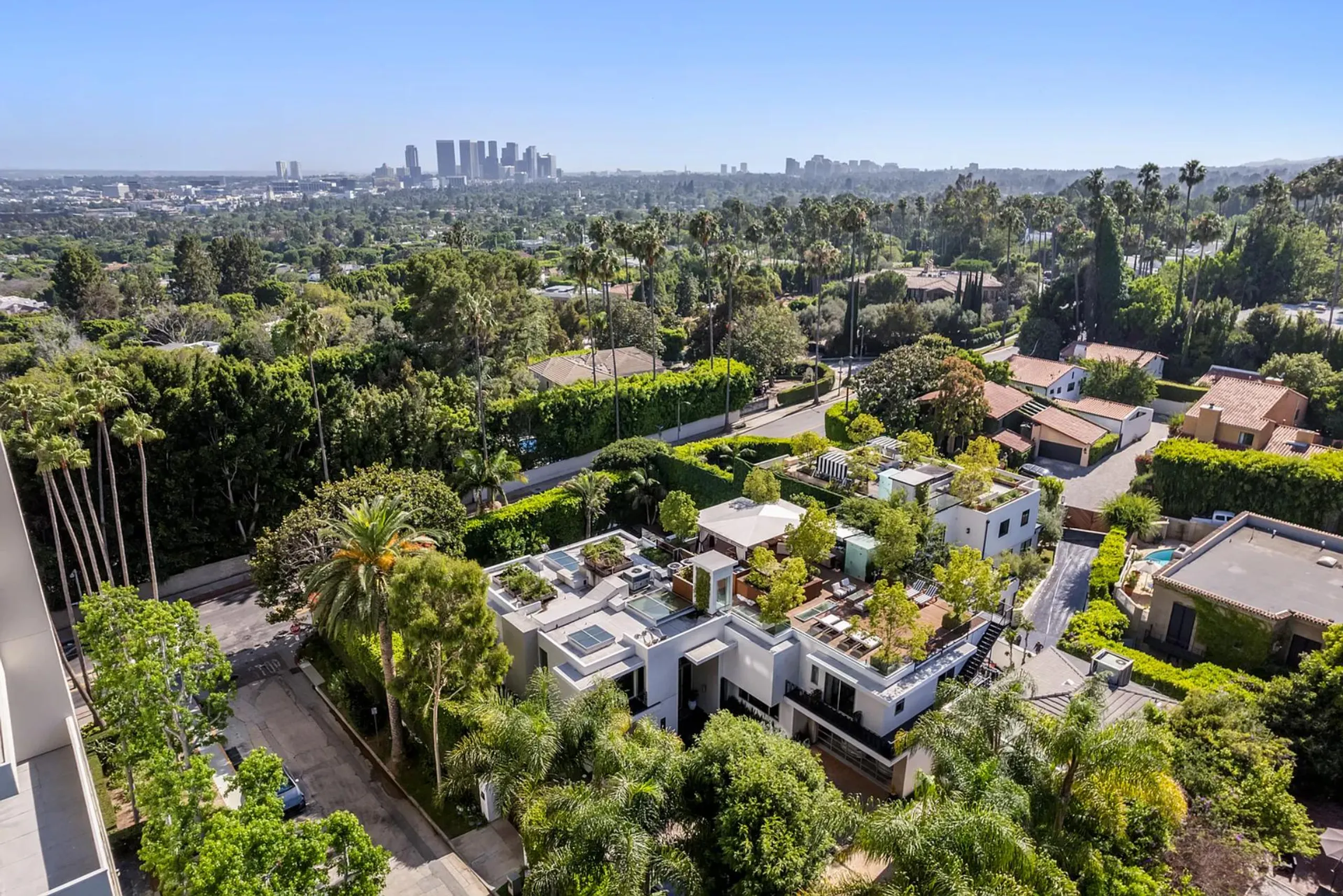 Stunning West Hollywood Royale Estate With Private Pool — photograph 6