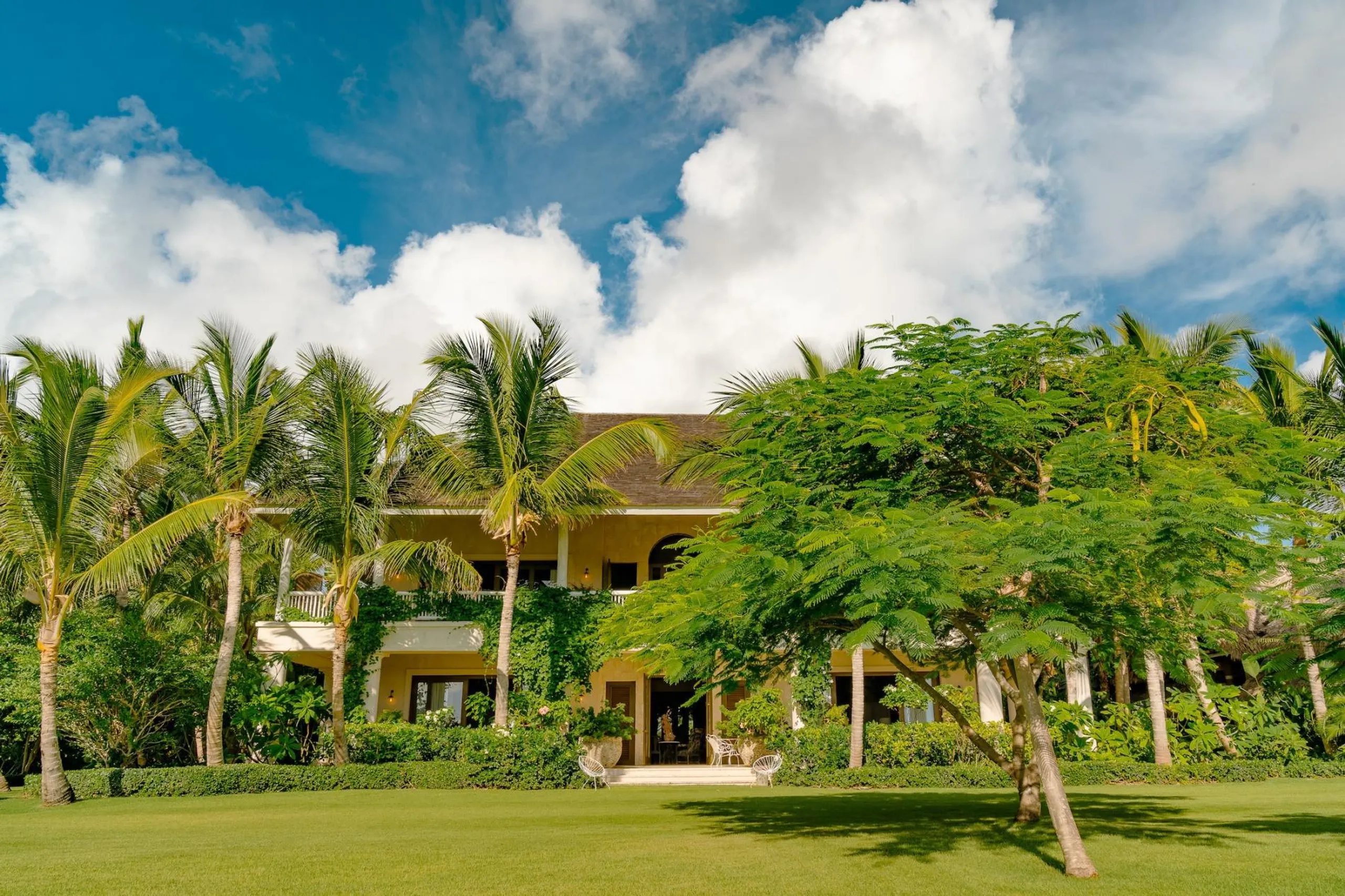 Radiant Higuey Retreat with Invigorating Pool — photograph 4