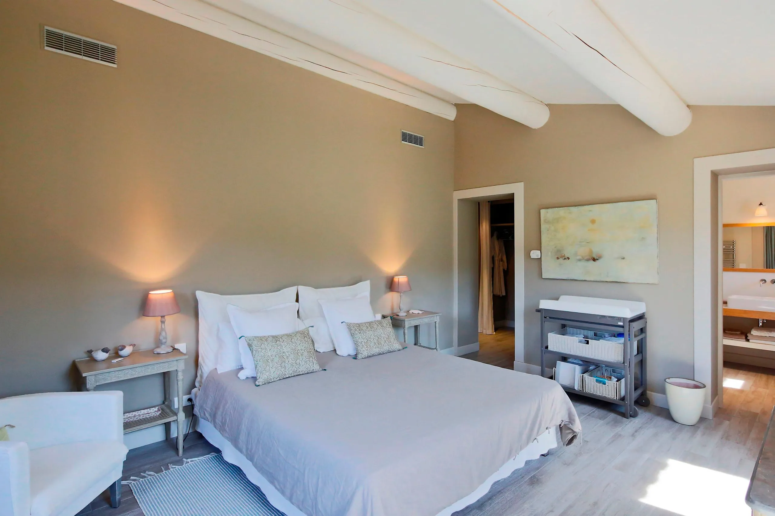 Serenity Unleashed Farmhouse Retreat in Alpilles Natural Park with Panoramic Mountain Views VILLAWAY® — photograph 12