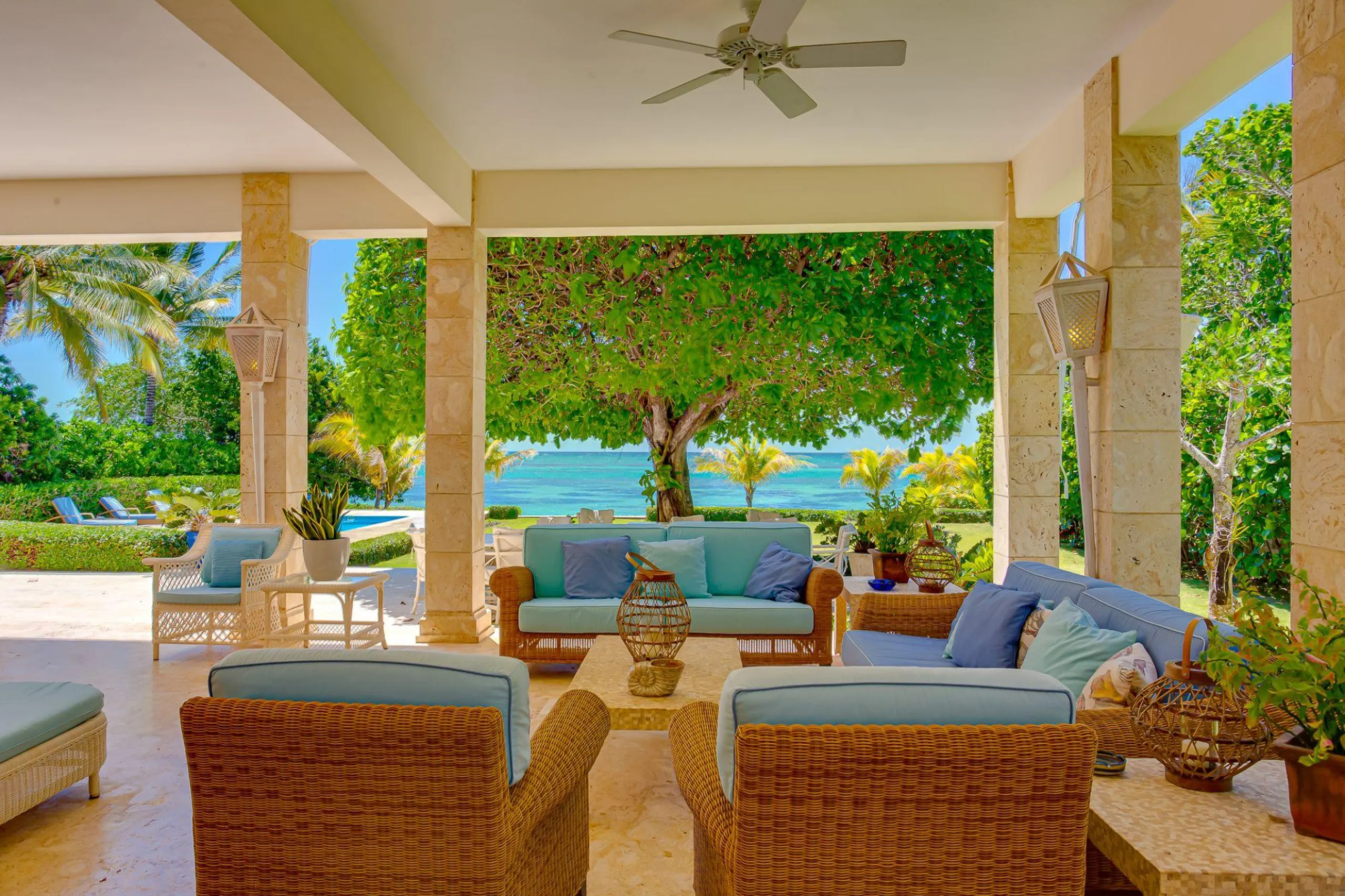 Chic Bright and Airy Villa with Private Pool and Spectacular Caribbean Views — photograph 9