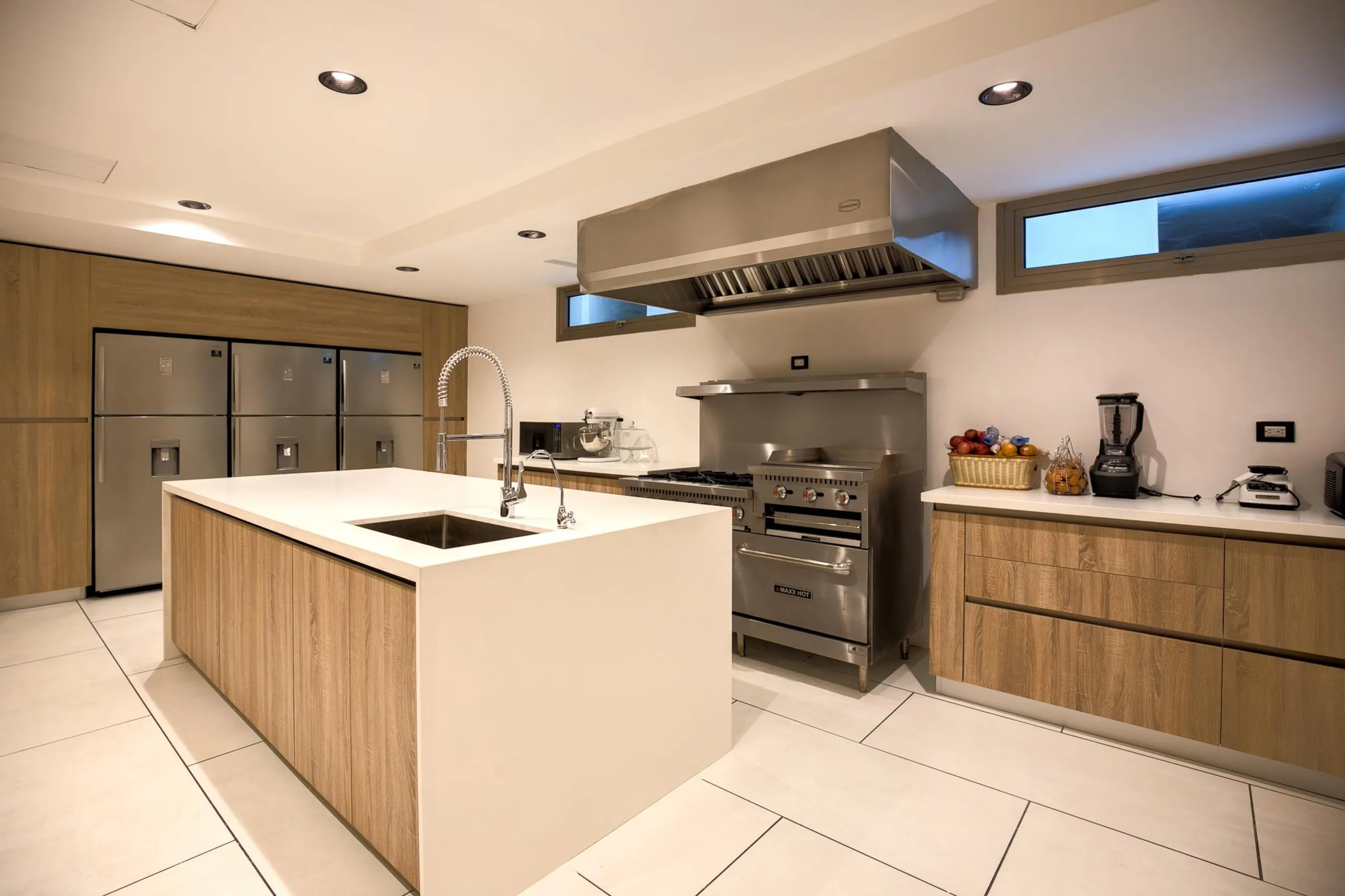 Iconic 9-Bedroom Villa: Modern Minimalist Design Near La Cana Golf & Beach Club — photograph 12