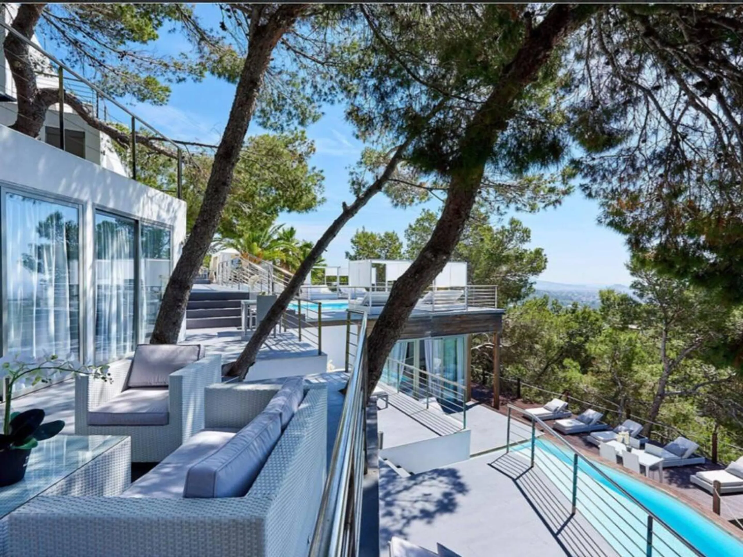 Tranquil Spacious Villa with Private Pool and Old Ibiza Town Views — photograph 2