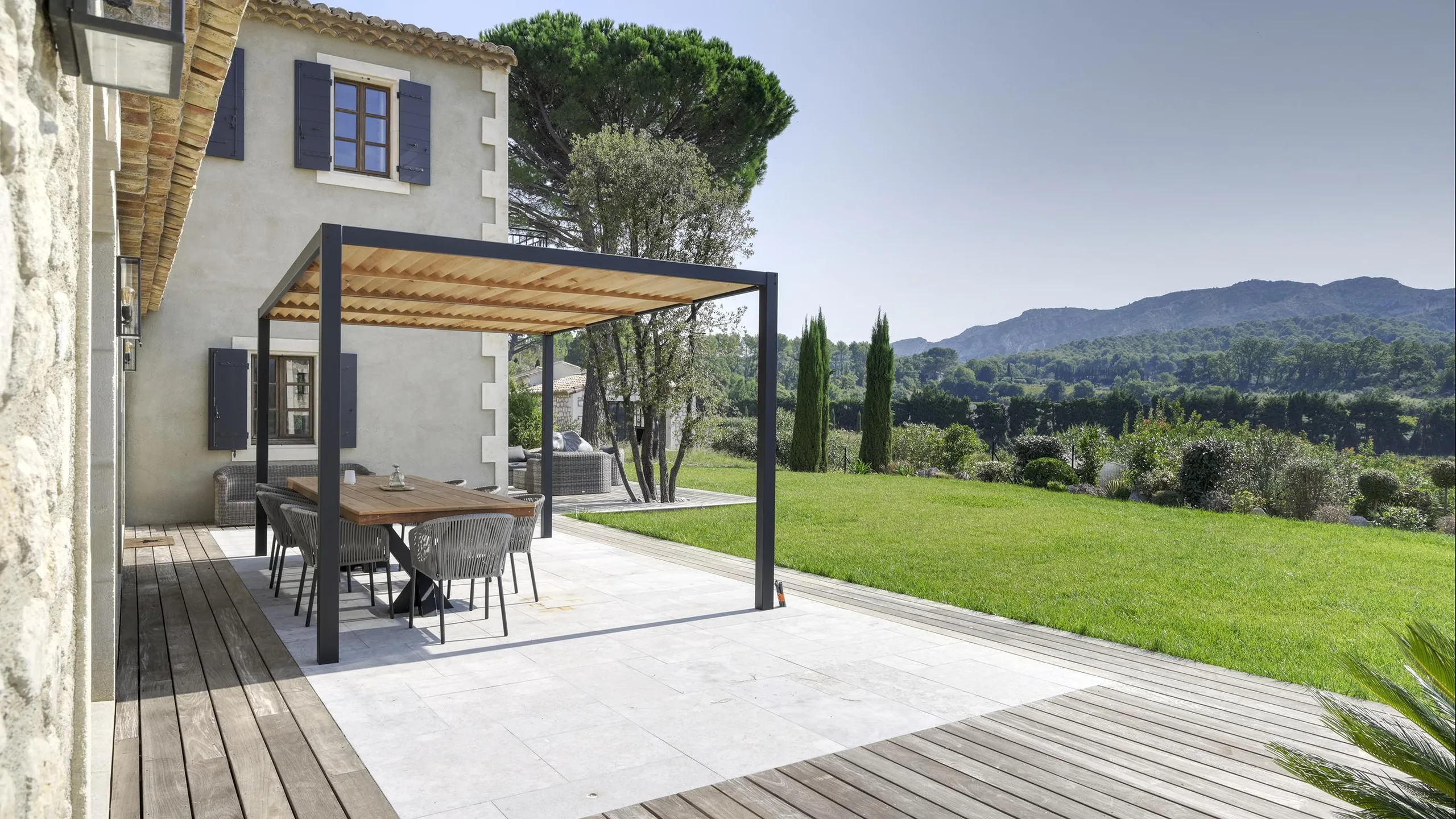 Chic Escape  with Panoramic Mountain Views and a Heated Pool — photograph 4