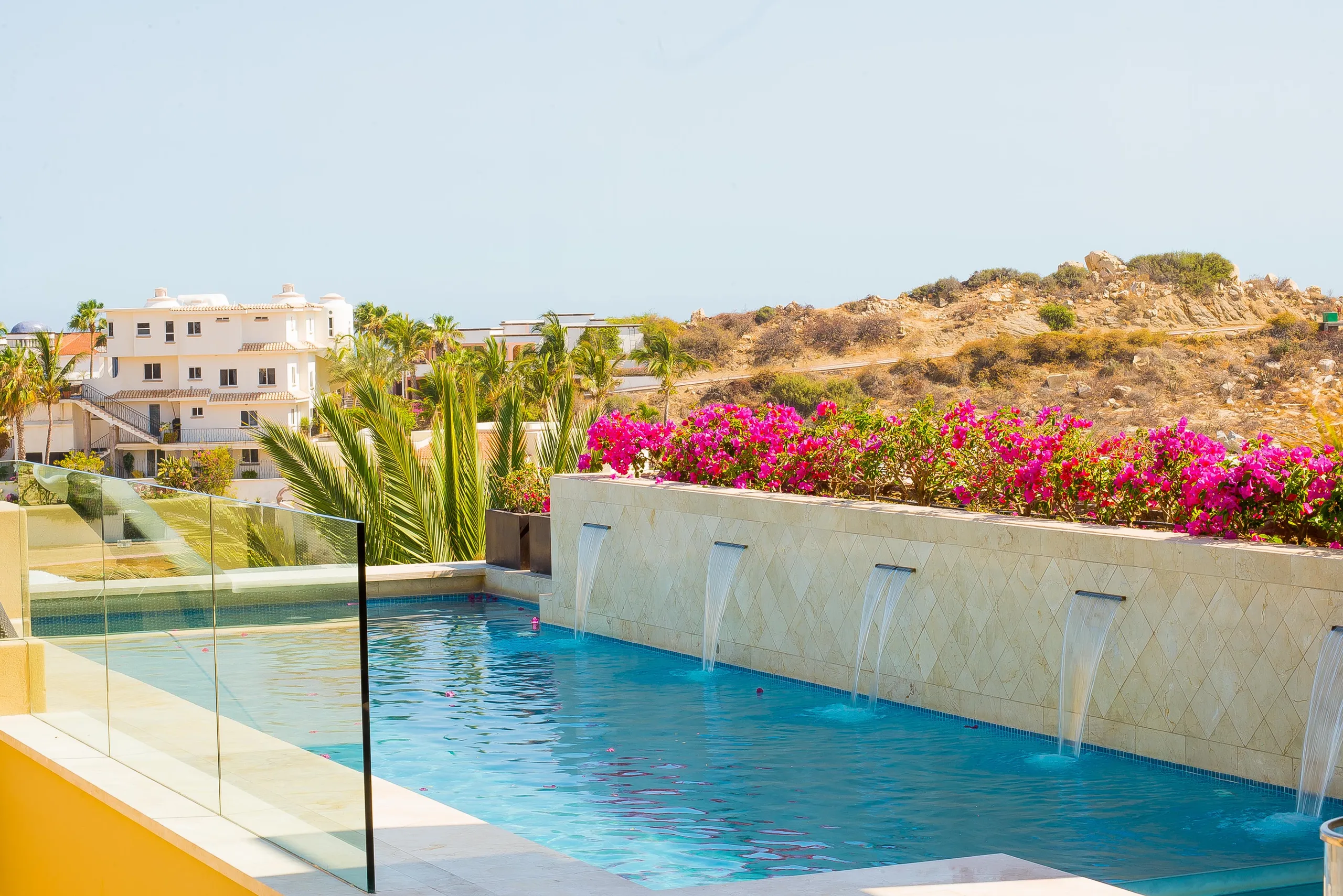 Sophisticated Contemporary Pedregal Villa with Pool and Expansive Views — photograph 4