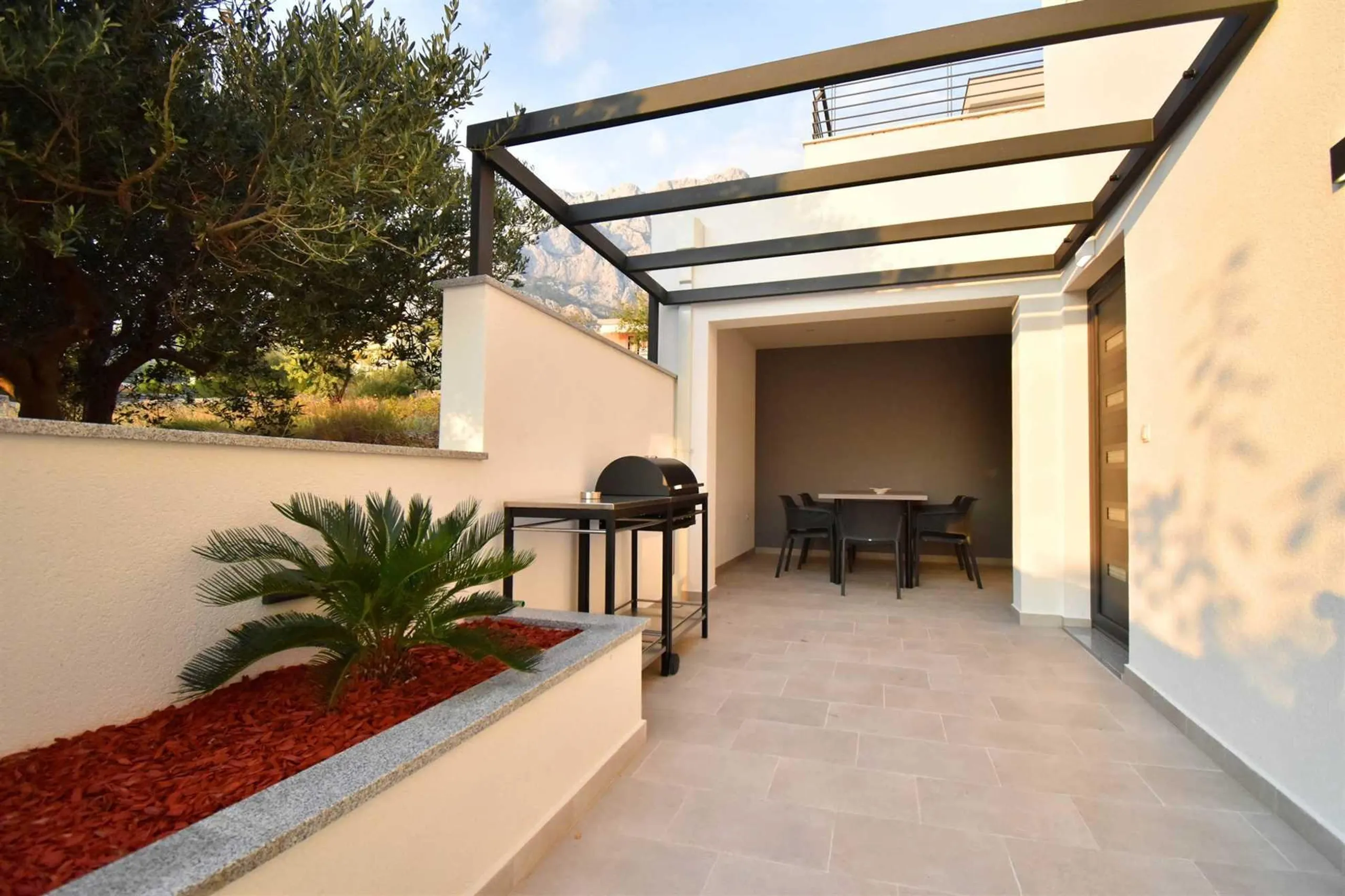 Plush Villa with Heated Pool and Panoramic Views of the Adriatic Sea — photograph 9