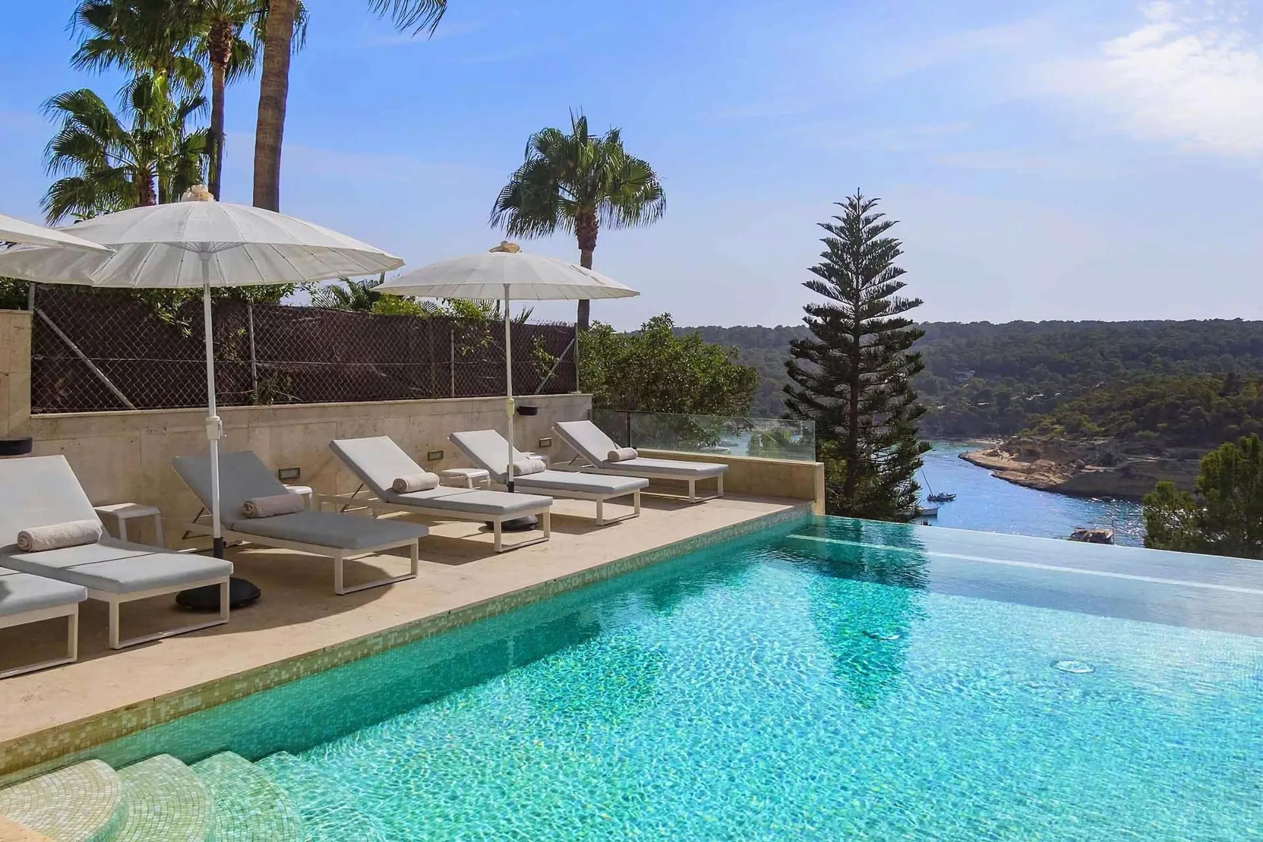 Escape to Paradise  Luxury Villa with Ocean Views and Poolside Bliss — photograph 10