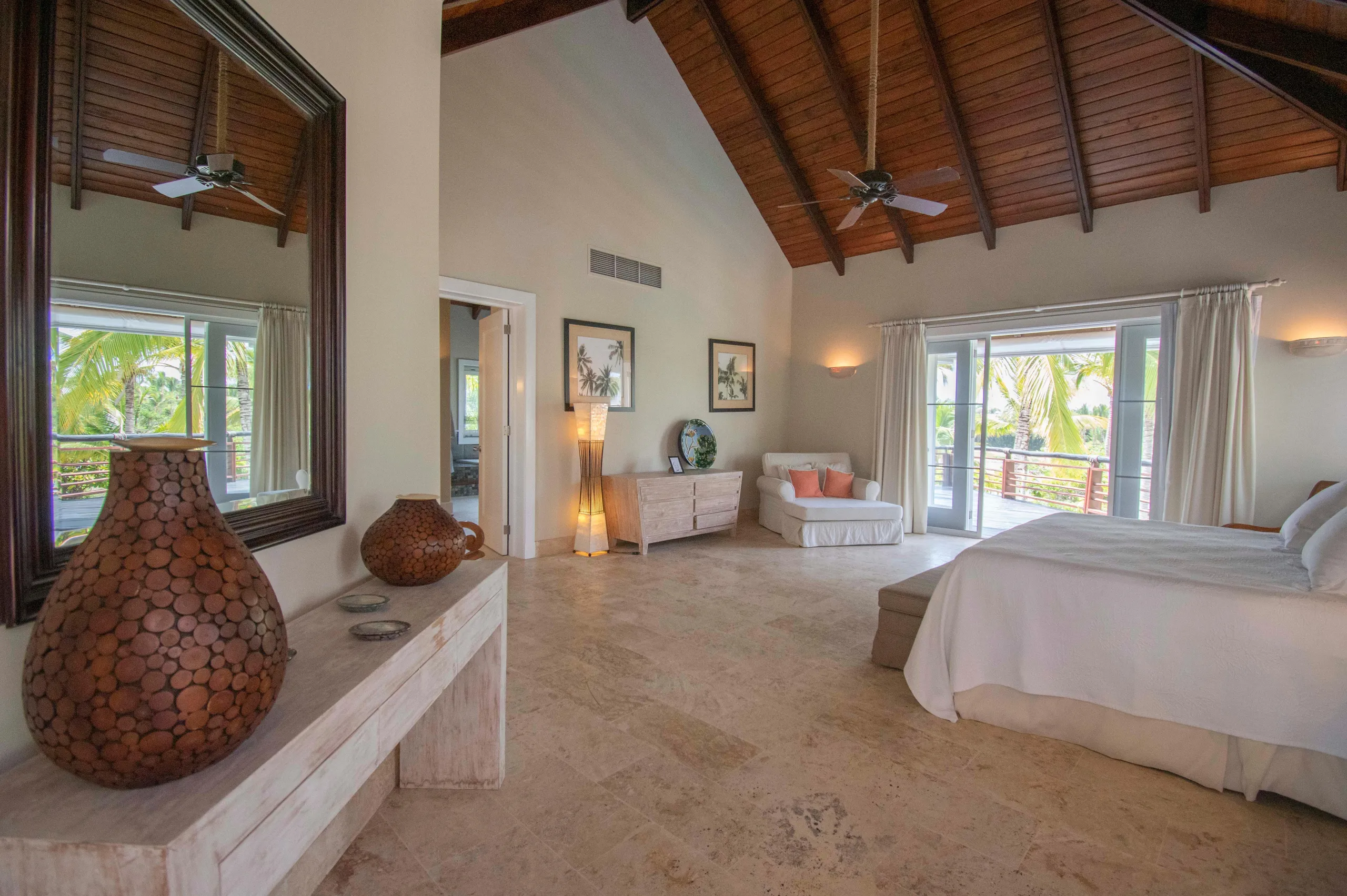 Resplendent Punta Cana Villa with Invigorating Pool — photograph 12