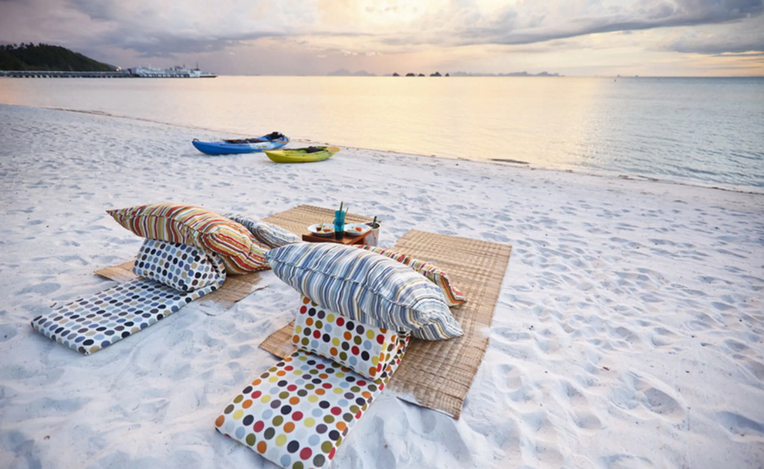 Exquisite Beachfront Villa with 22-Meter Infinity Pool, Sunset Views, and Kids Zone — photograph 11