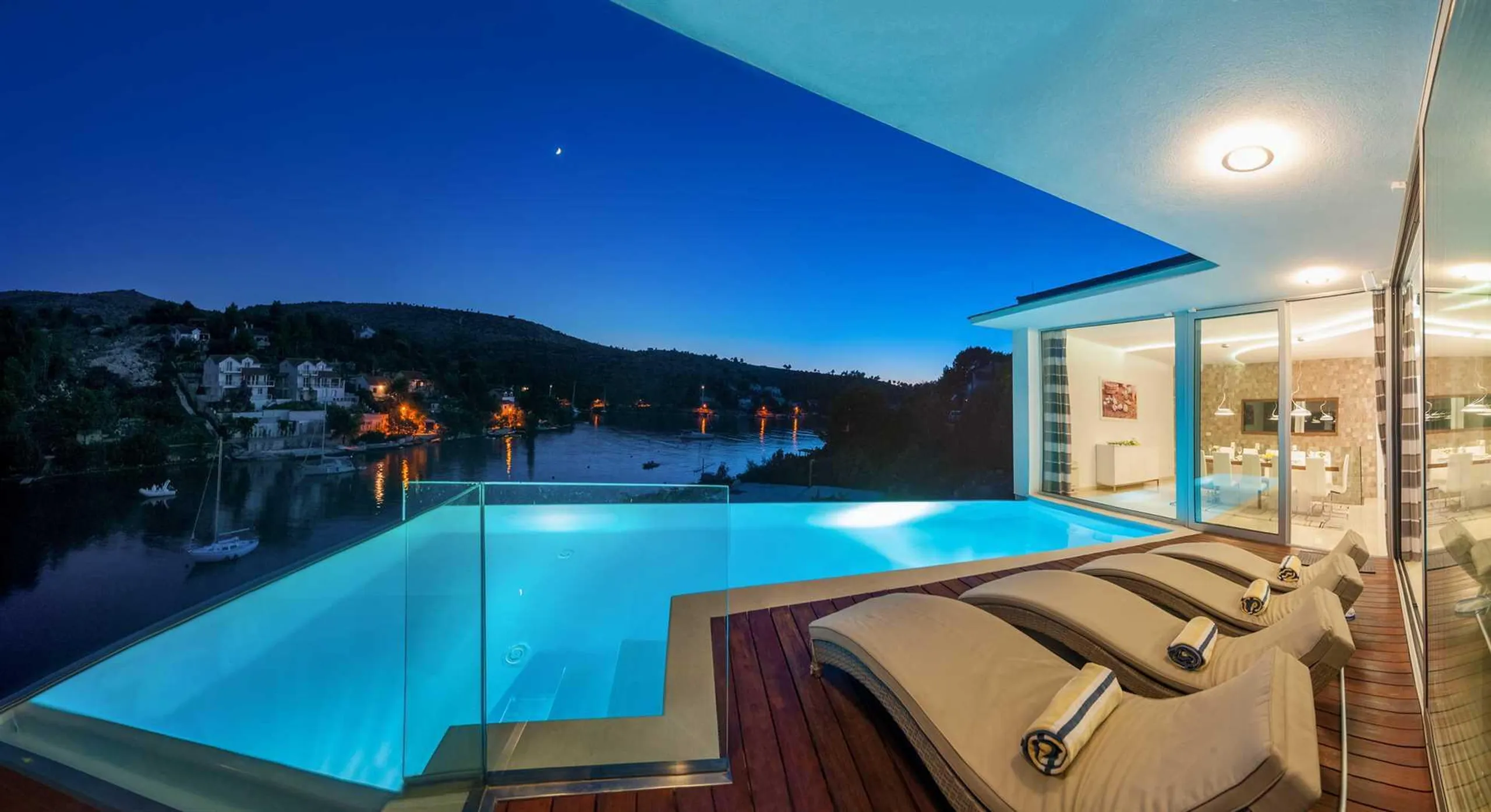 Luxury Villa Fly me to the Moon with Pool, Milna