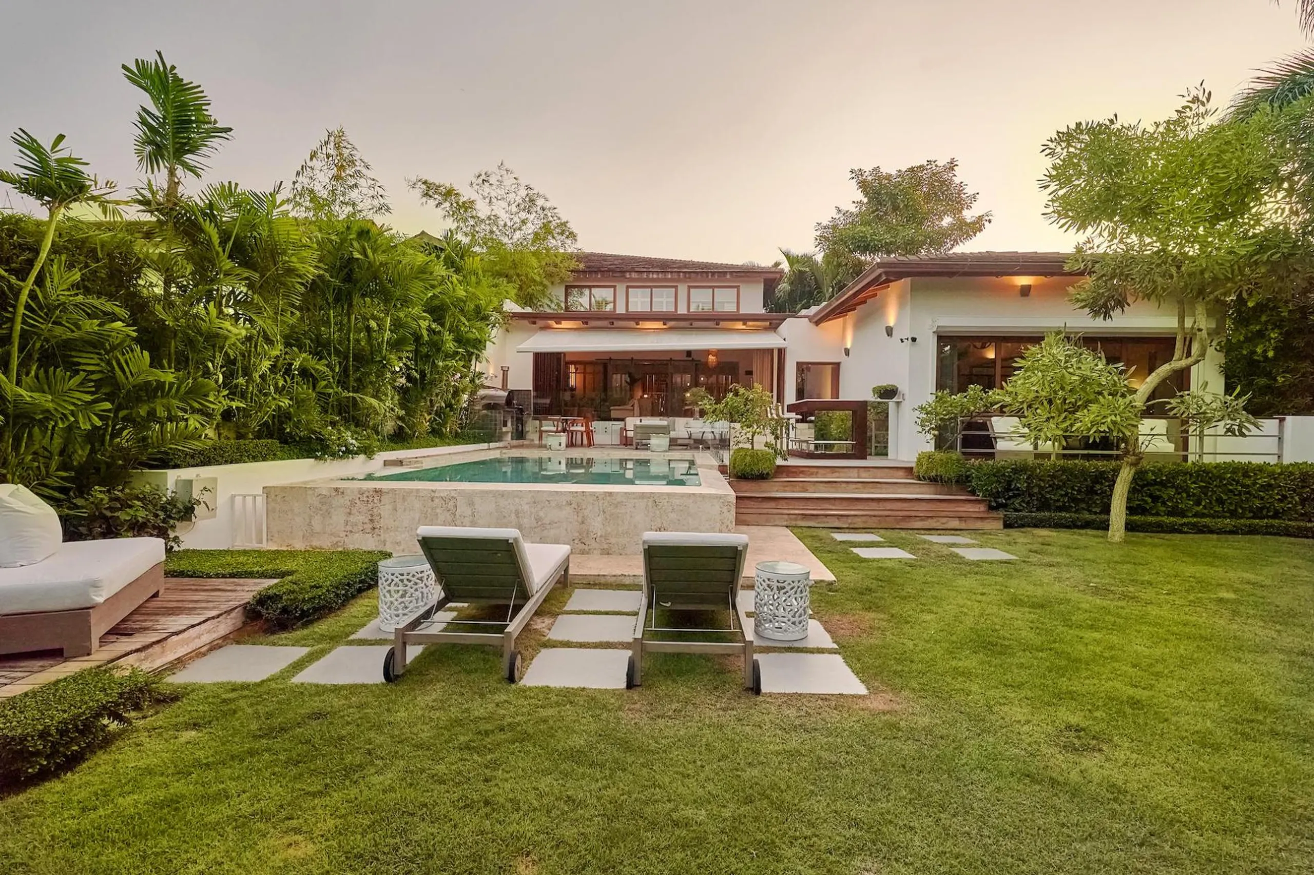 Glorious 4BR Villa with Heated Pool and the Marina Nearby — photograph 4