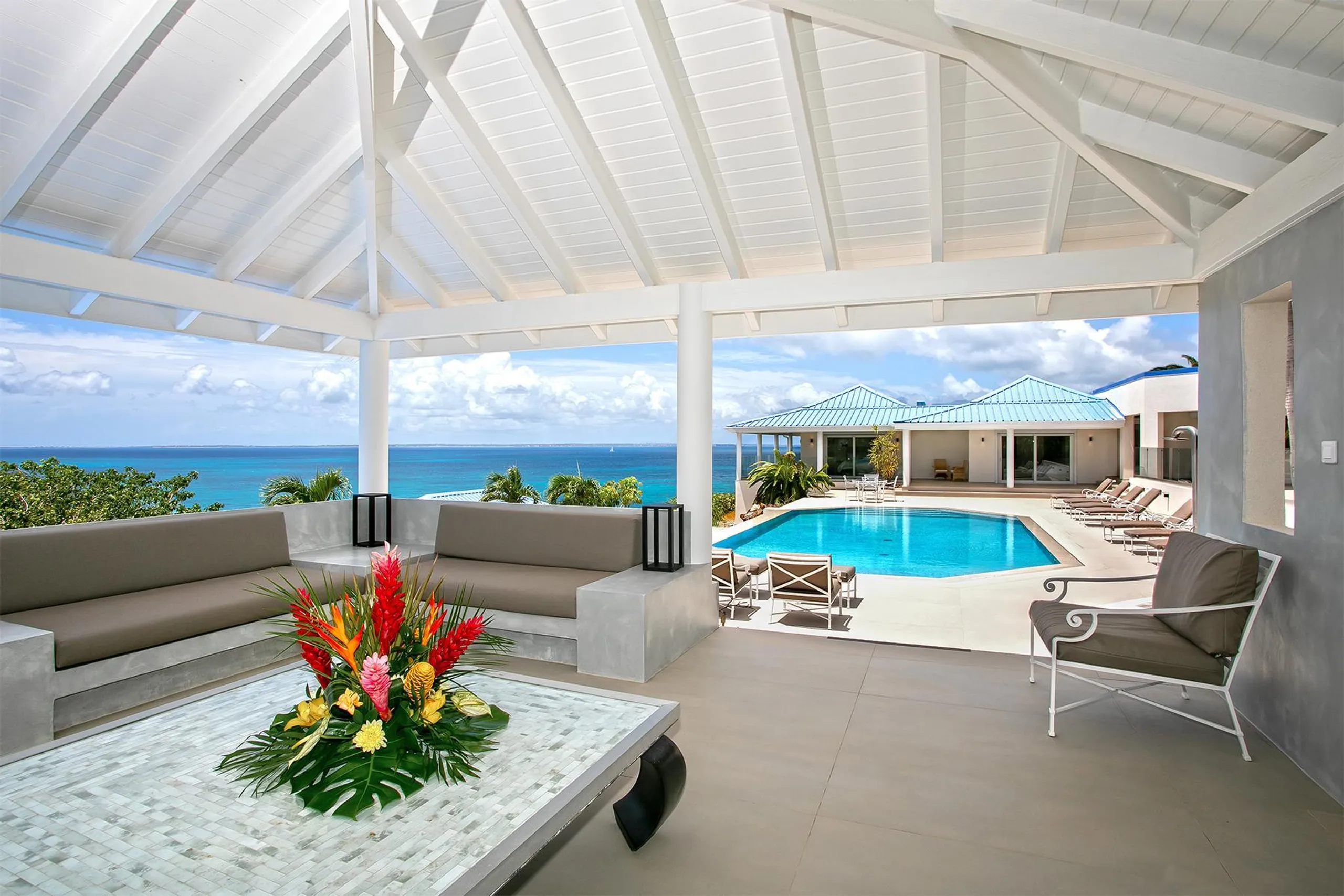 Chic Modern Cliffside Private Villa in Baie Rouge St. Martin — photograph 12