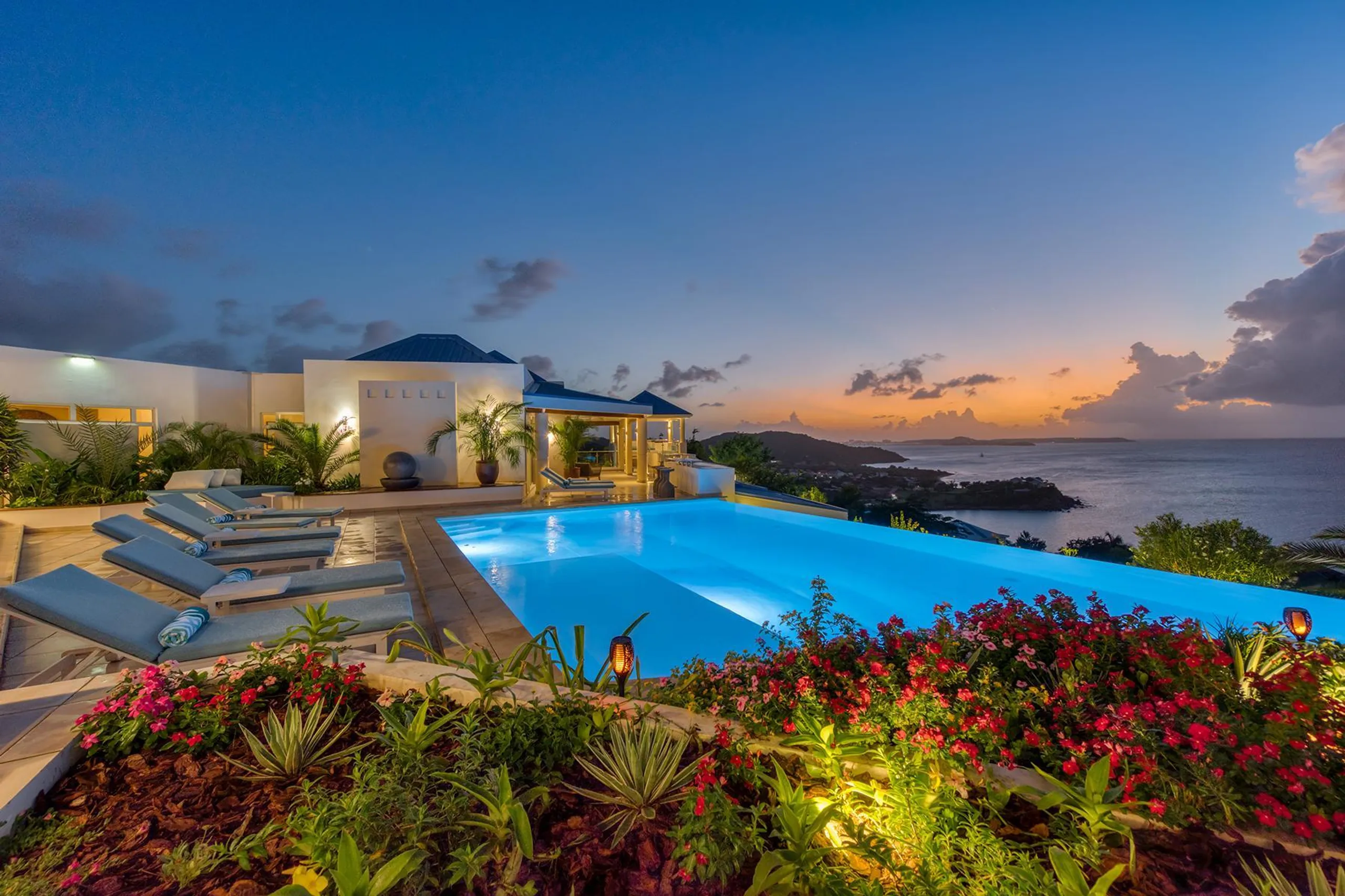 Modern Contemporary Villa with Infinity Pool and Panoramic Ocean Views — photograph 6
