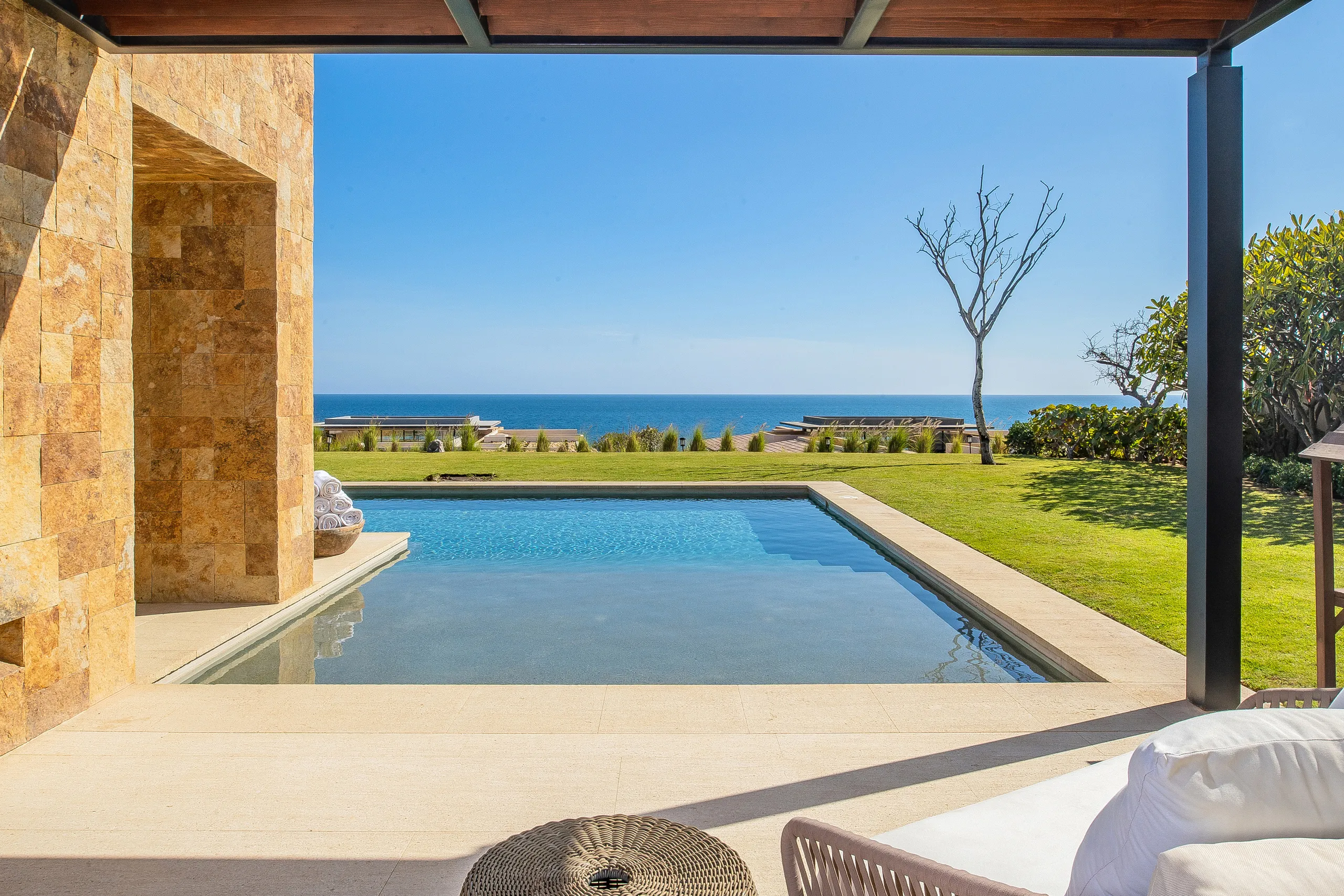 Exclusive Enclave Estate with Private Pool and Ocean Views — photograph 10