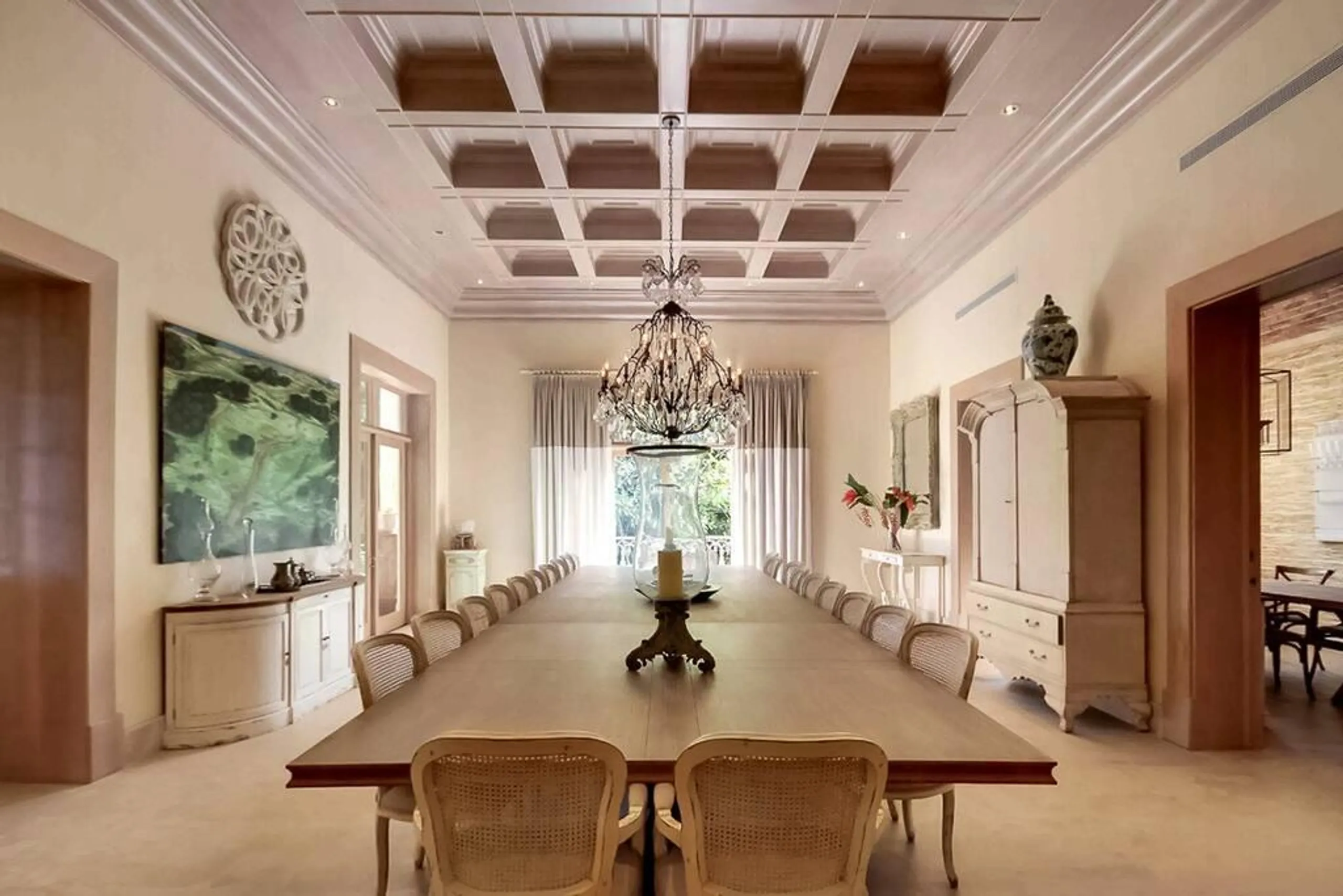 Imposing Beachfront Villa with Infinity Pool and Walks to Beach — photograph 9