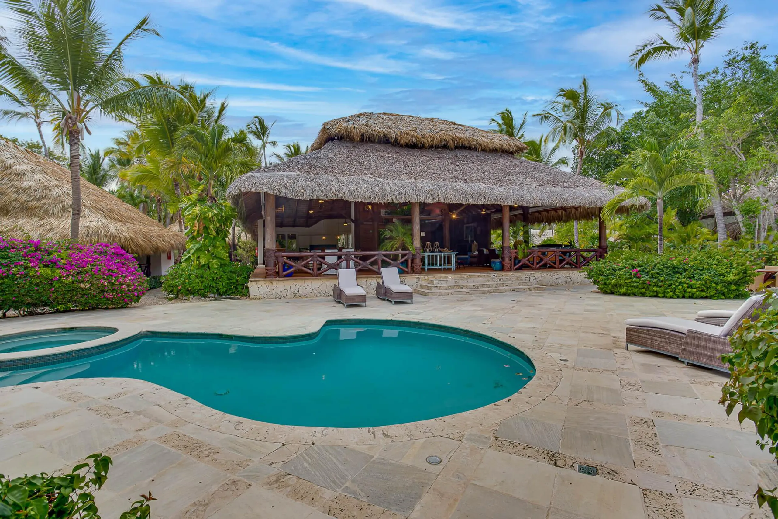 Refined Boutique Villa with Pool, Golf Views, and Beach Club Acces — photograph 4