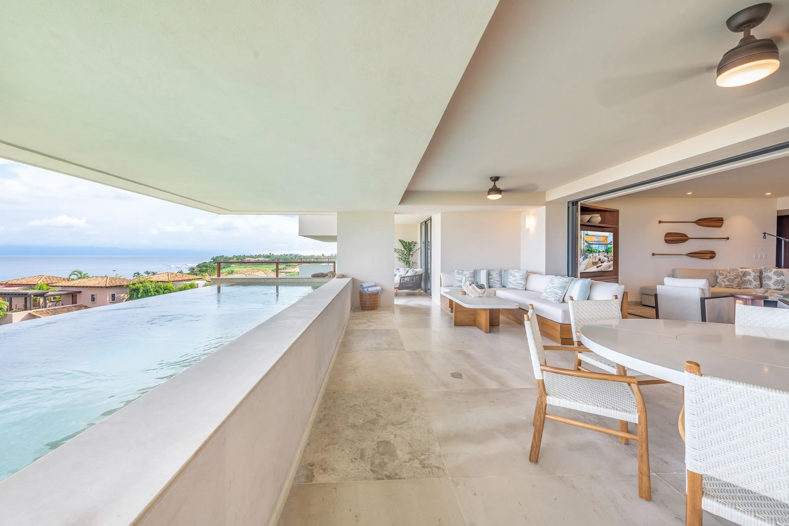 Modern 4-Bedroom Villa with Private Pool and Ocean Views — photograph 2